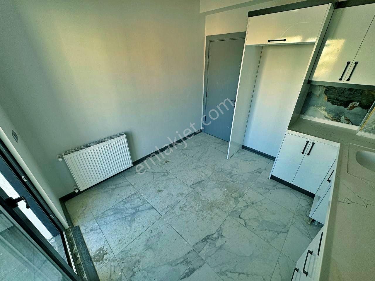 Uytundan Edremit Gümrükte Diş Hastanesi Civarında Ön Cephe 2+1 - Görsel 31