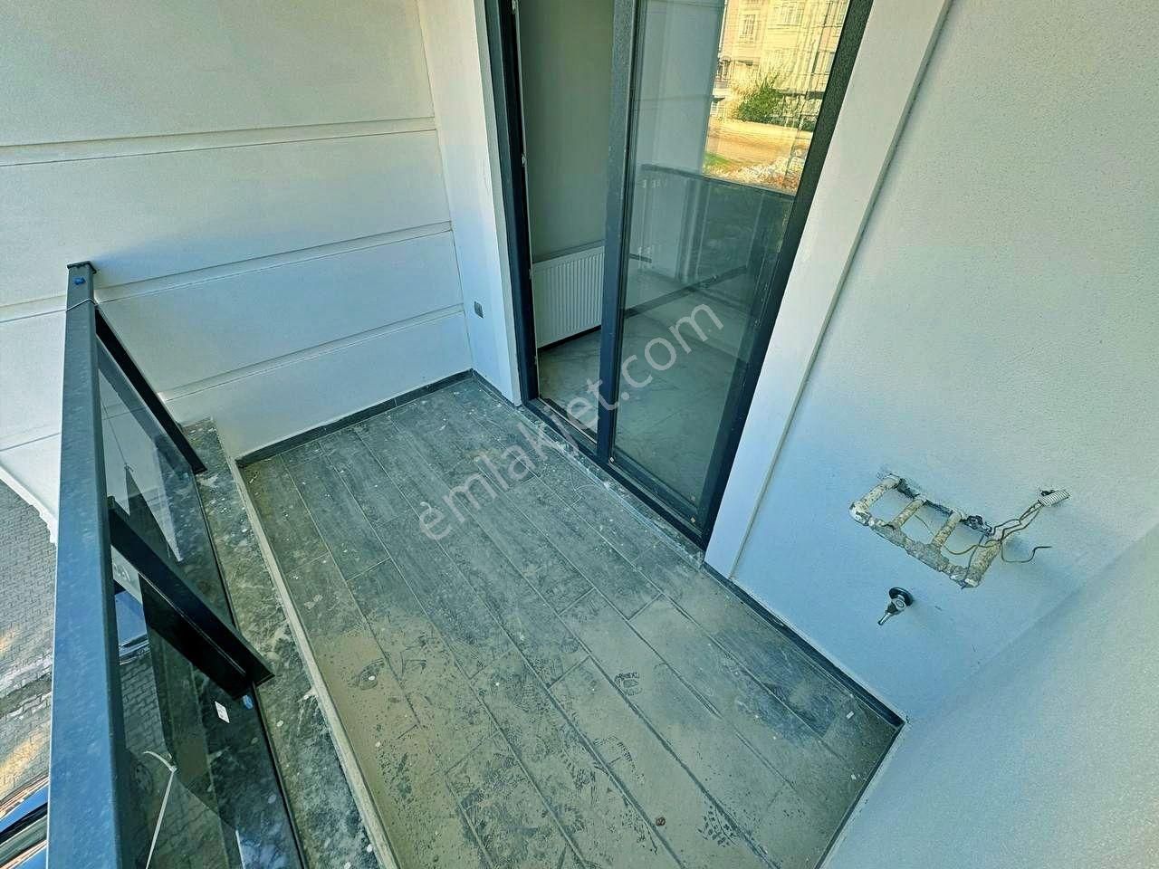 Uytundan Edremit Gümrükte Diş Hastanesi Civarında Ön Cephe 2+1 - Görsel 7