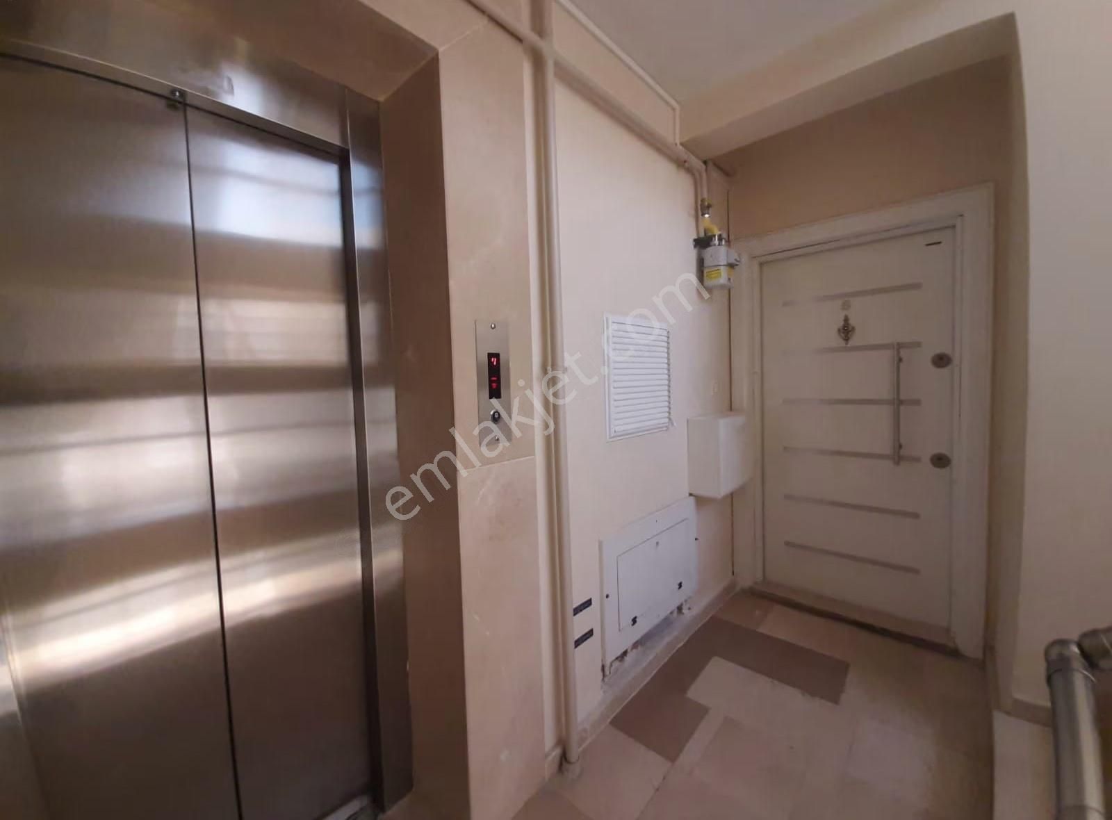 Demirci Merkezde Kiralık 3+1 Arakat Daire - Görsel 14