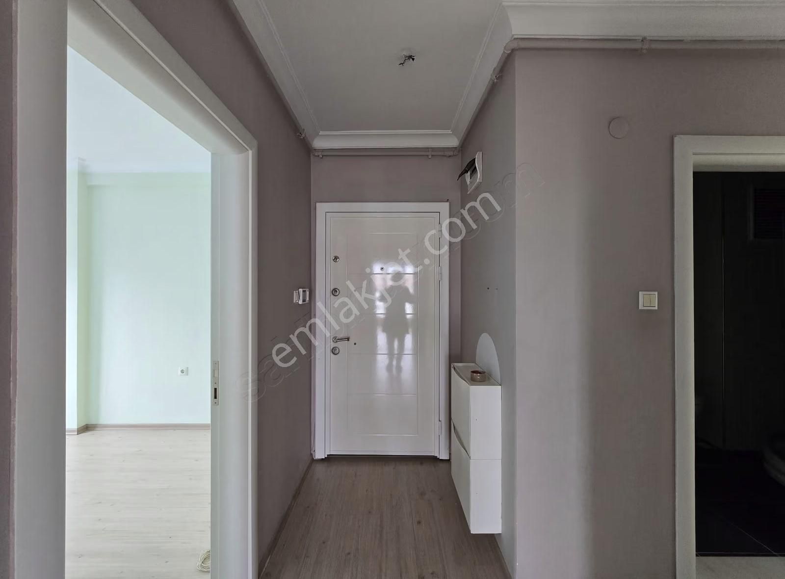 Demirci Merkezde Kiralık 3+1 Arakat Daire - Görsel 20