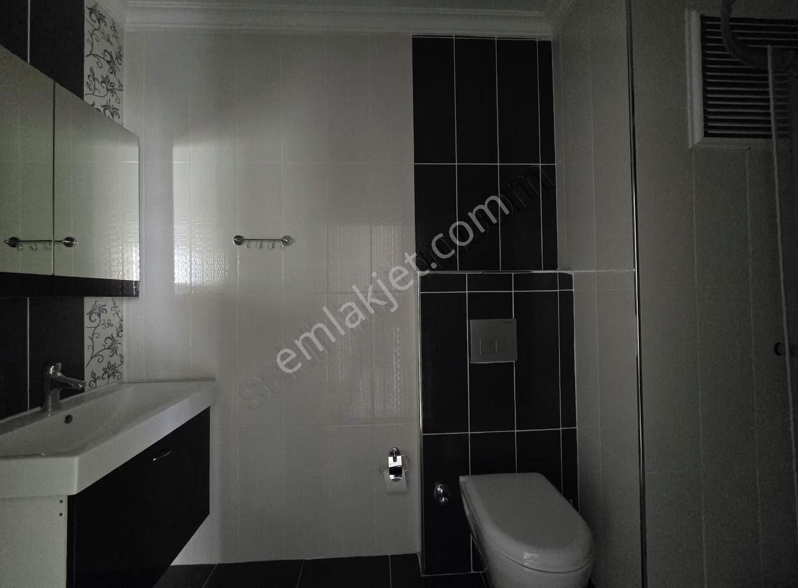 Demirci Merkezde Kiralık 3+1 Arakat Daire - Görsel 5