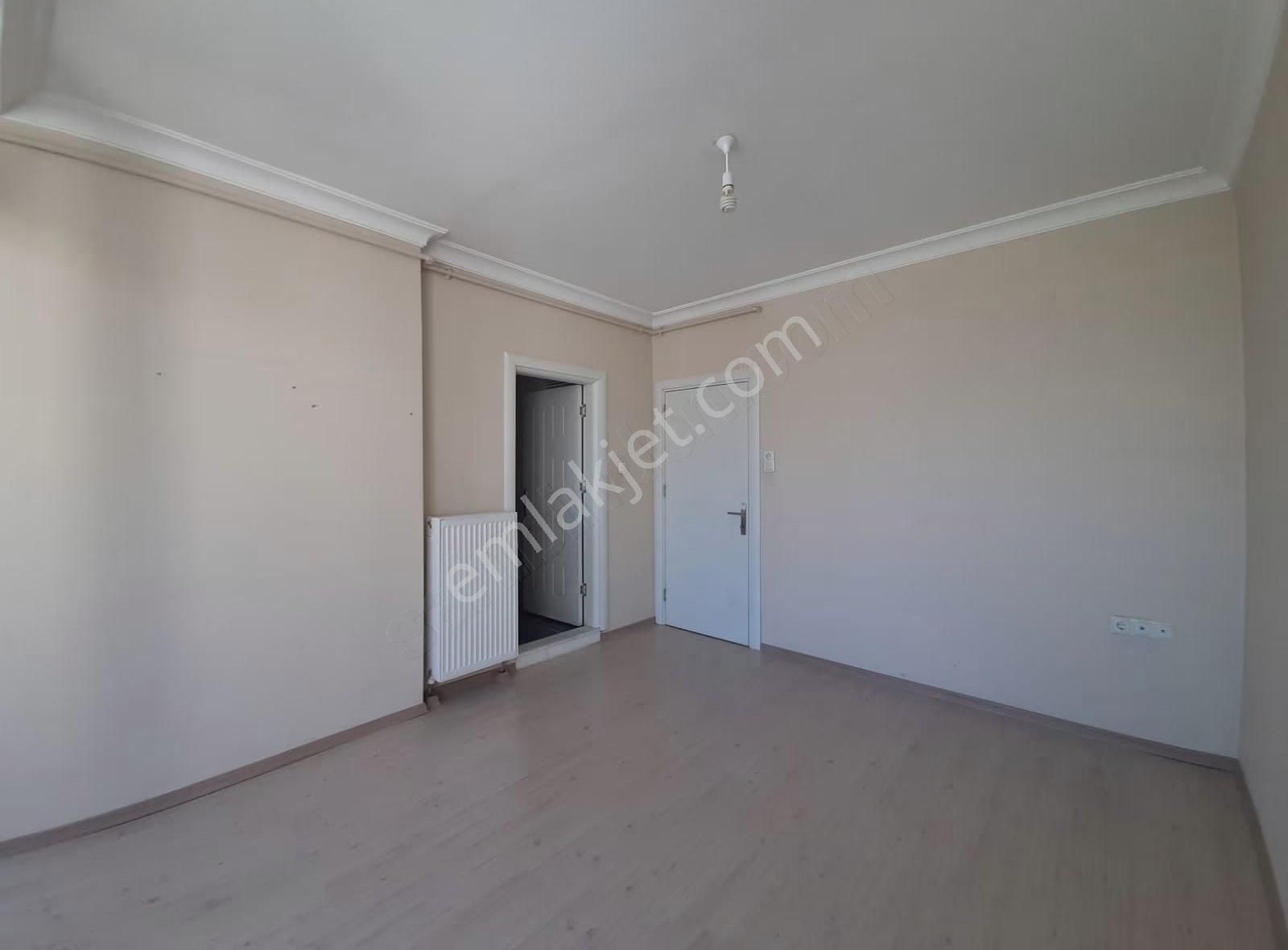 Demirci Merkezde Kiralık 3+1 Arakat Daire - Görsel 11