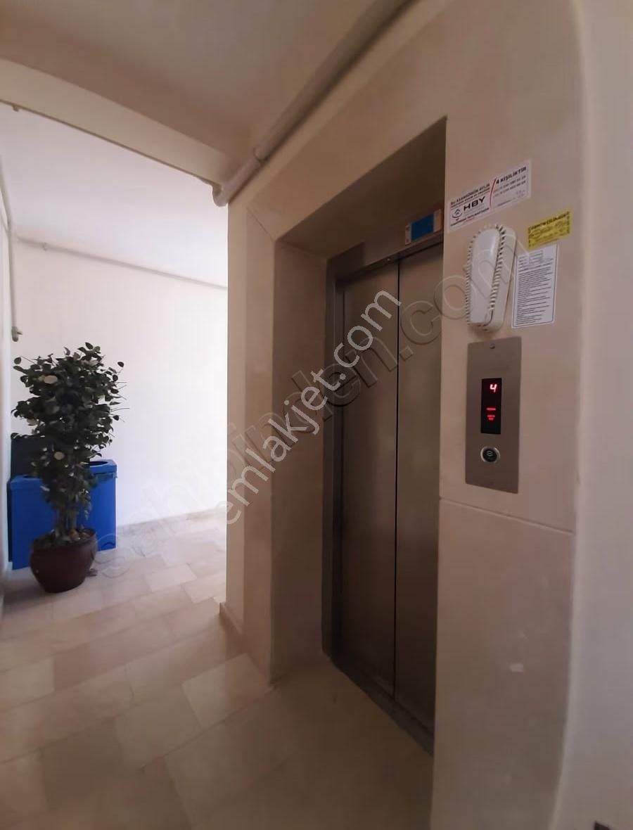 Demirci Merkezde Kiralık 3+1 Arakat Daire - Görsel 8