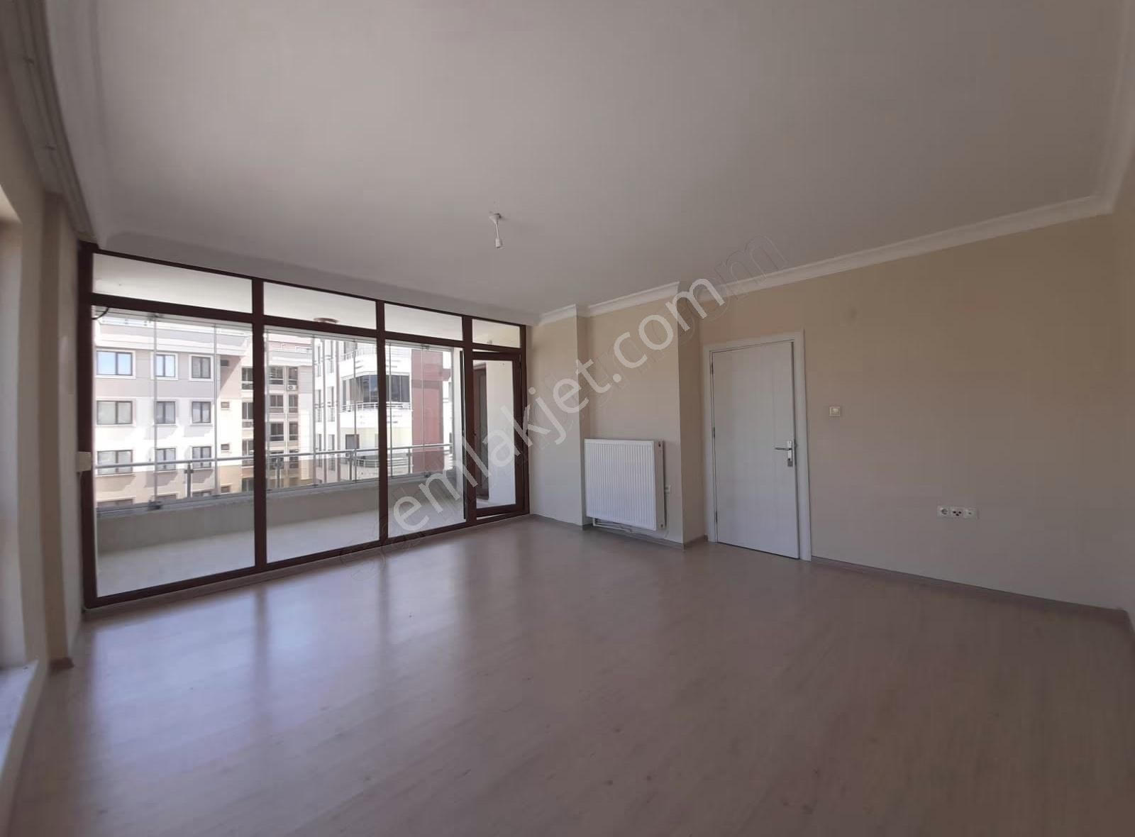 Demirci Merkezde Kiralık 3+1 Arakat Daire - Görsel 19