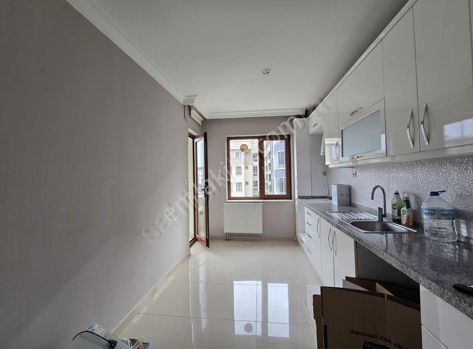 Demirci Merkezde Kiralık 3+1 Arakat Daire - Görsel 23