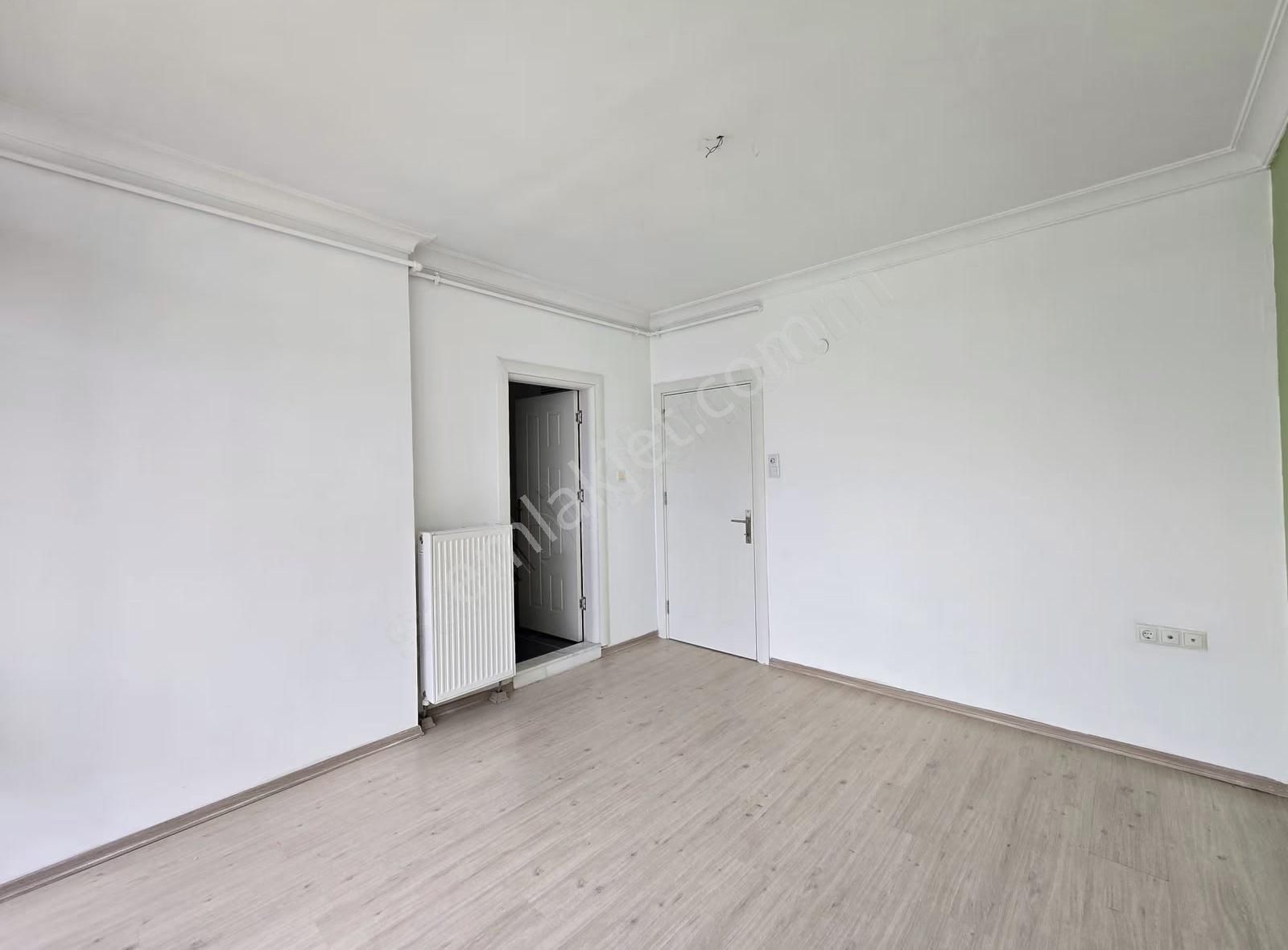 Demirci Merkezde Kiralık 3+1 Arakat Daire - Görsel 22