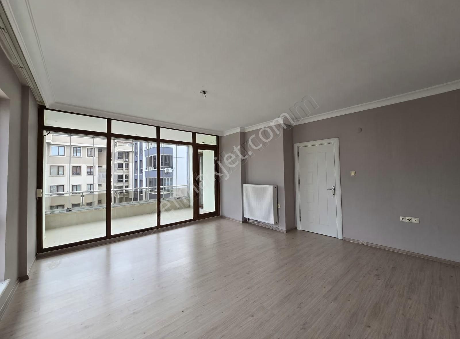 Demirci Merkezde Kiralık 3+1 Arakat Daire - Görsel 24