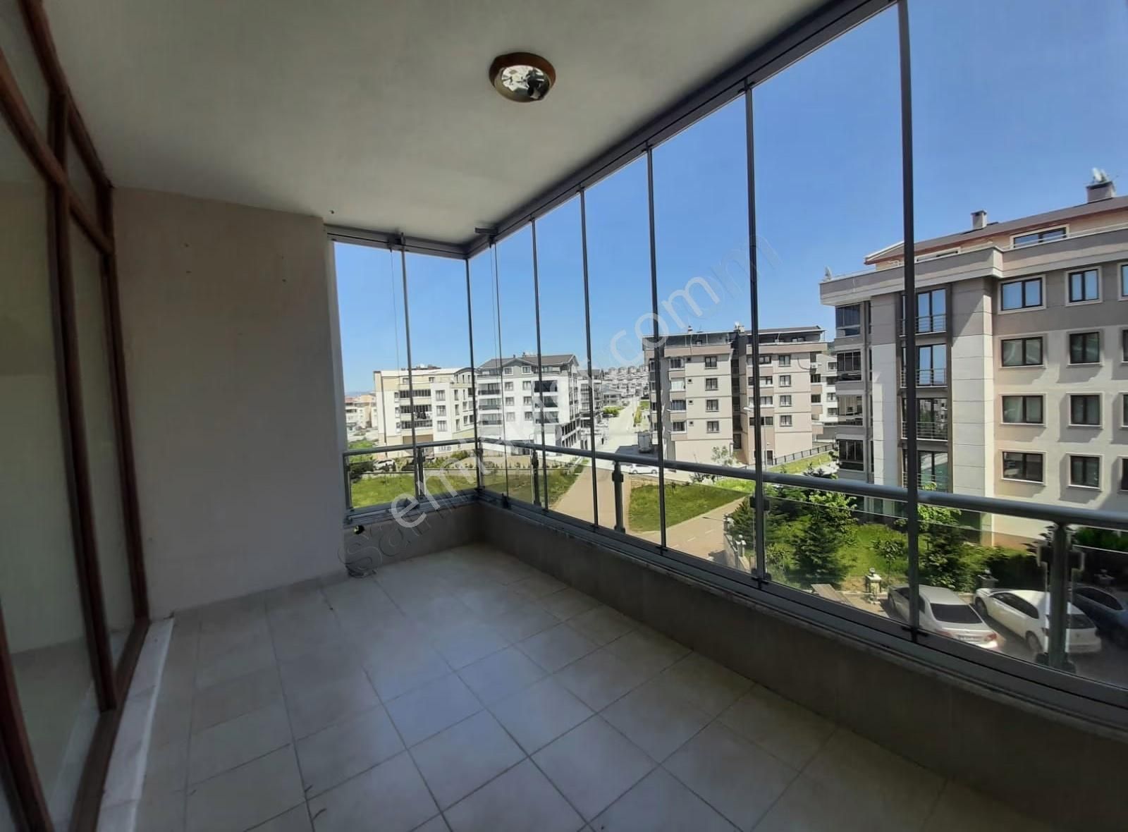 Demirci Merkezde Kiralık 3+1 Arakat Daire - Görsel 3