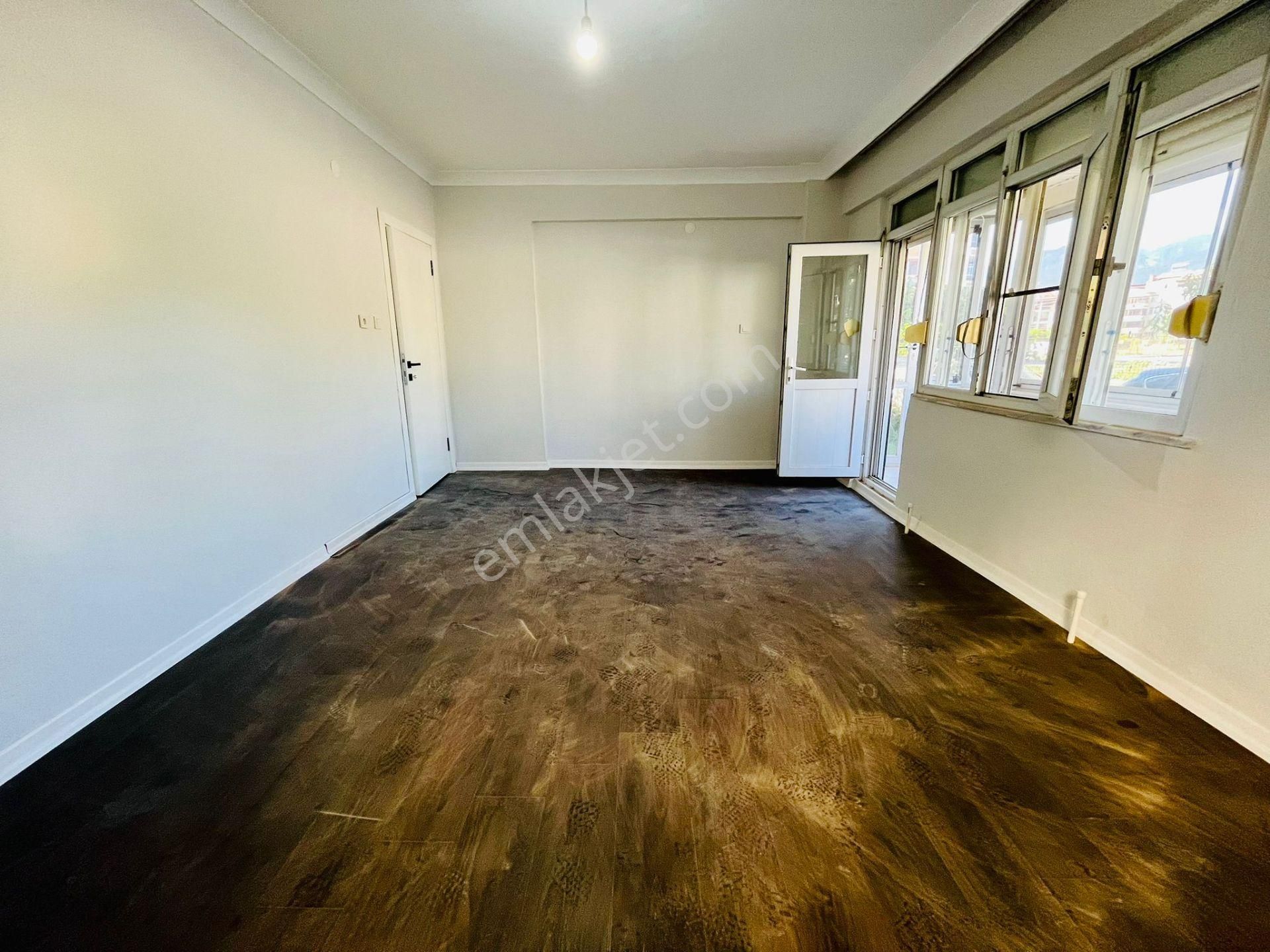 Yüksel'den Satılık Akçay Merkezde Bahçe Kullanımlı Ön Cephe 2+1 Lüx Daire - Görsel 21