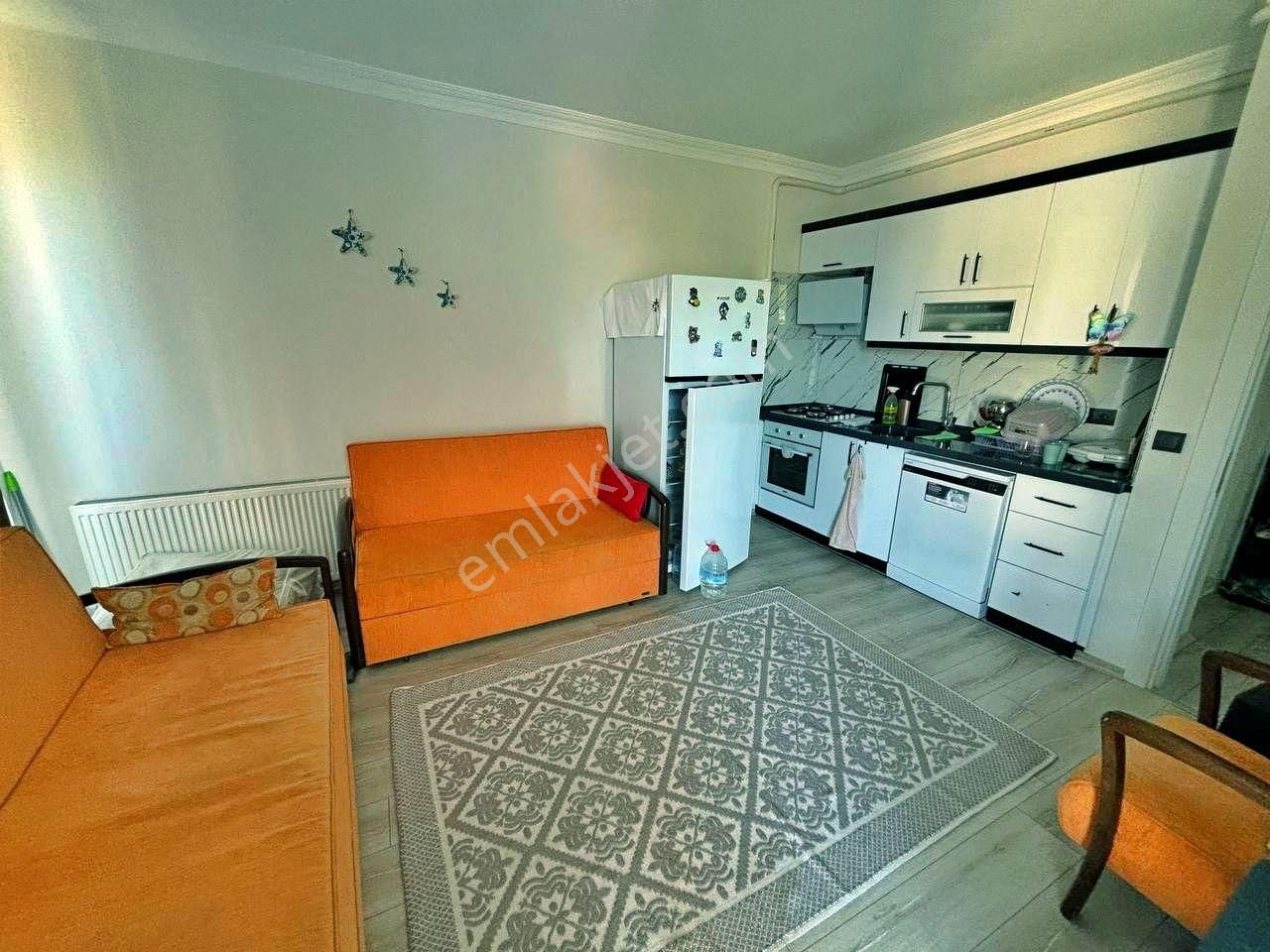 Uytundan Burhaniye Merkezde Kapalı Otoparklı 1+1 Satılık Daire