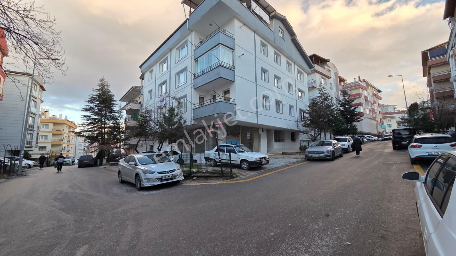 30 Ağustos Mahallesi De Satılık 3+1 Arakat Ön Cephe Daire