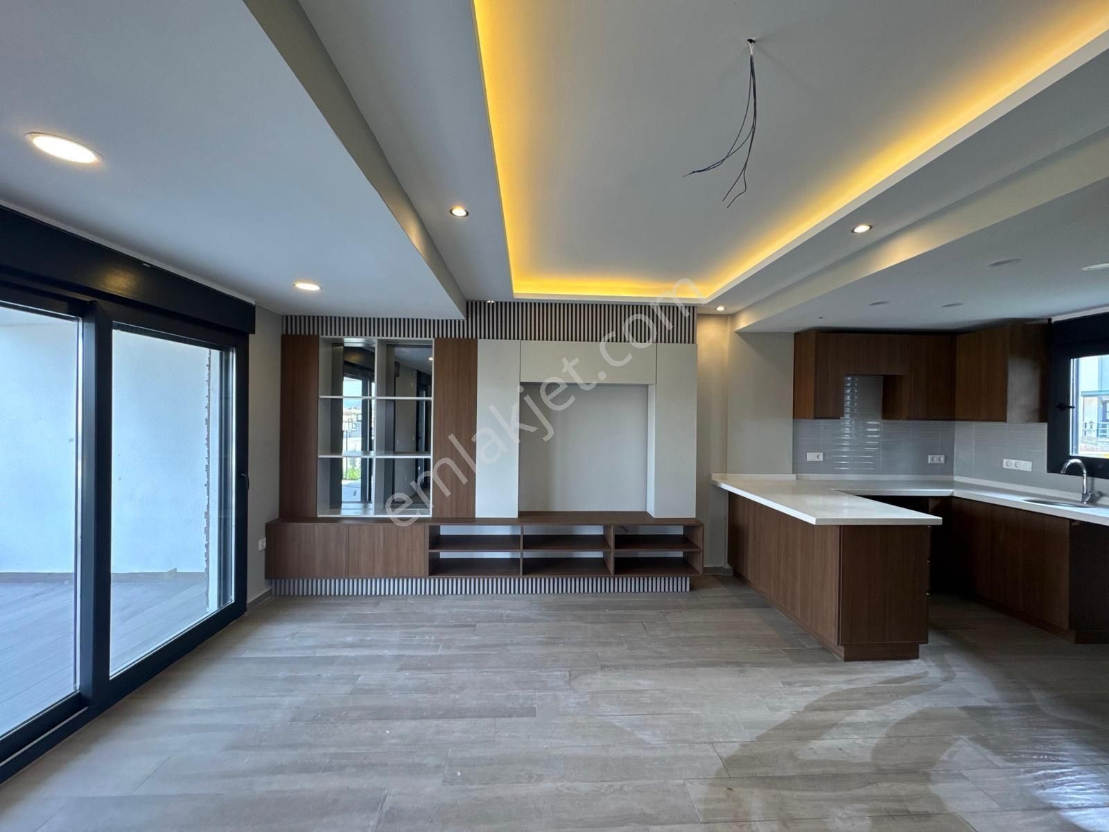 Dikili'de Özel Mimari, Geniş Yüksek Tavanlı Lüks Akıllı Villa - Görsel 8