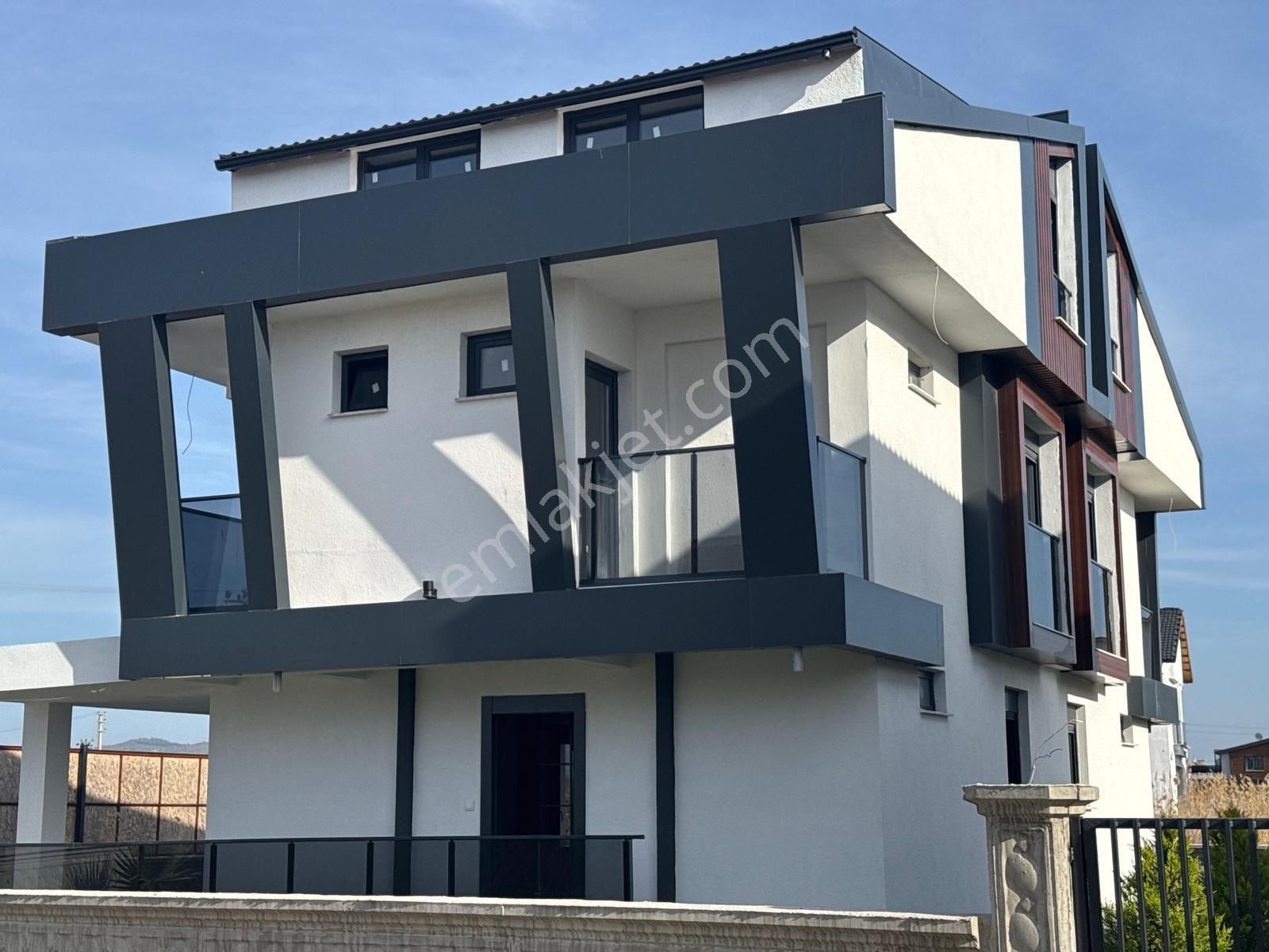 Dikili'de Özel Mimari, Geniş Yüksek Tavanlı Lüks Akıllı Villa - Görsel 3