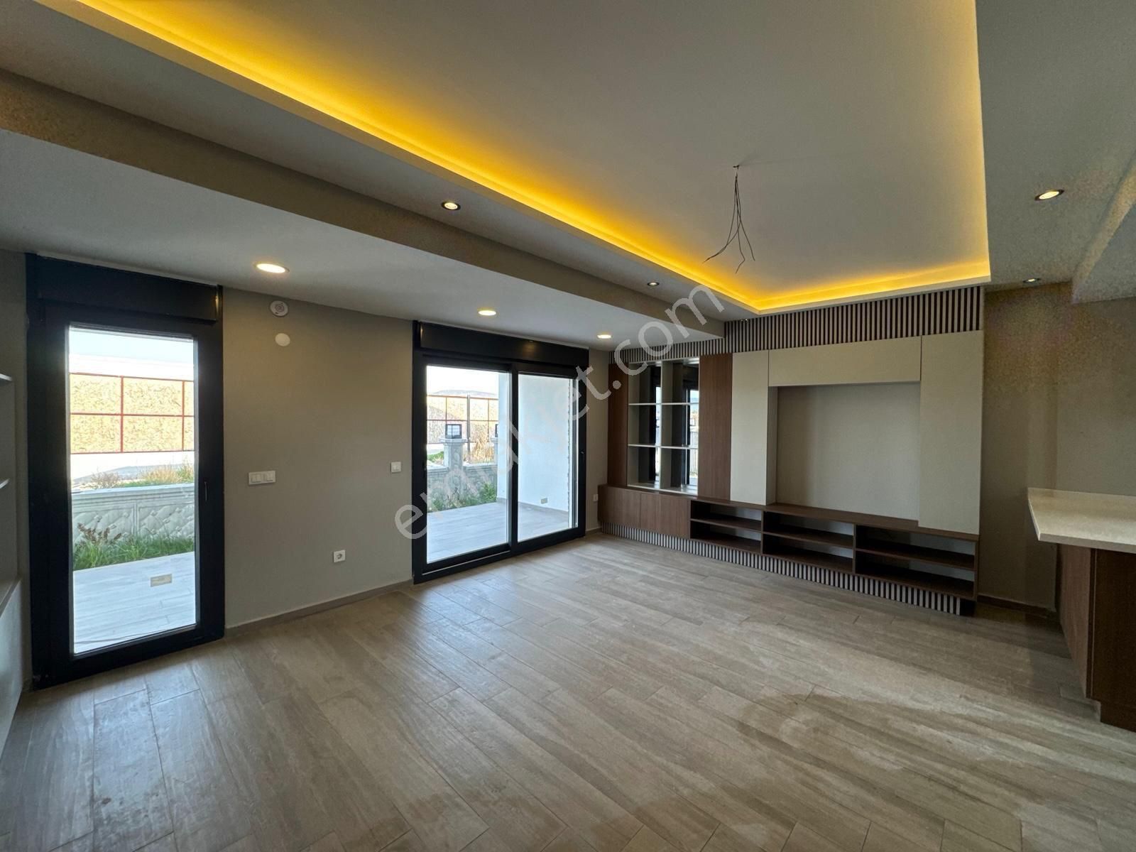 Dikili'de Özel Mimari, Geniş Yüksek Tavanlı Lüks Akıllı Villa - Görsel 7