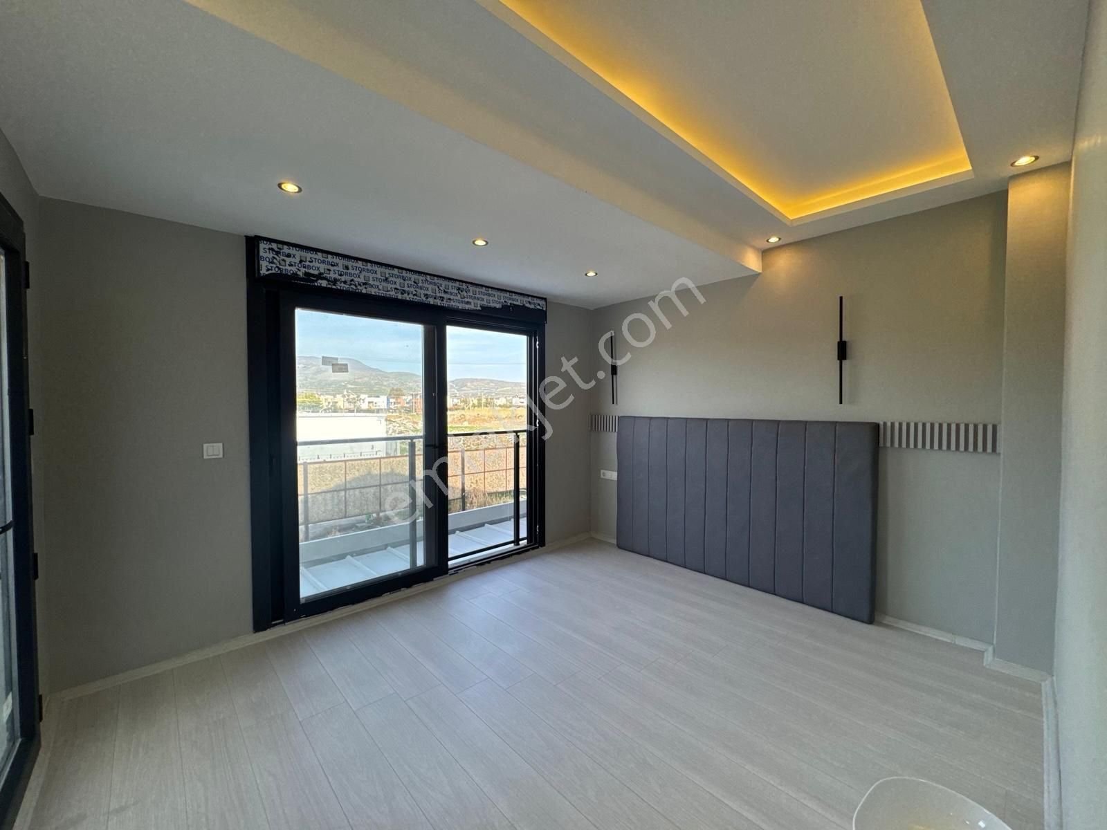 Dikili'de Özel Mimari, Geniş Yüksek Tavanlı Lüks Akıllı Villa - Görsel 22