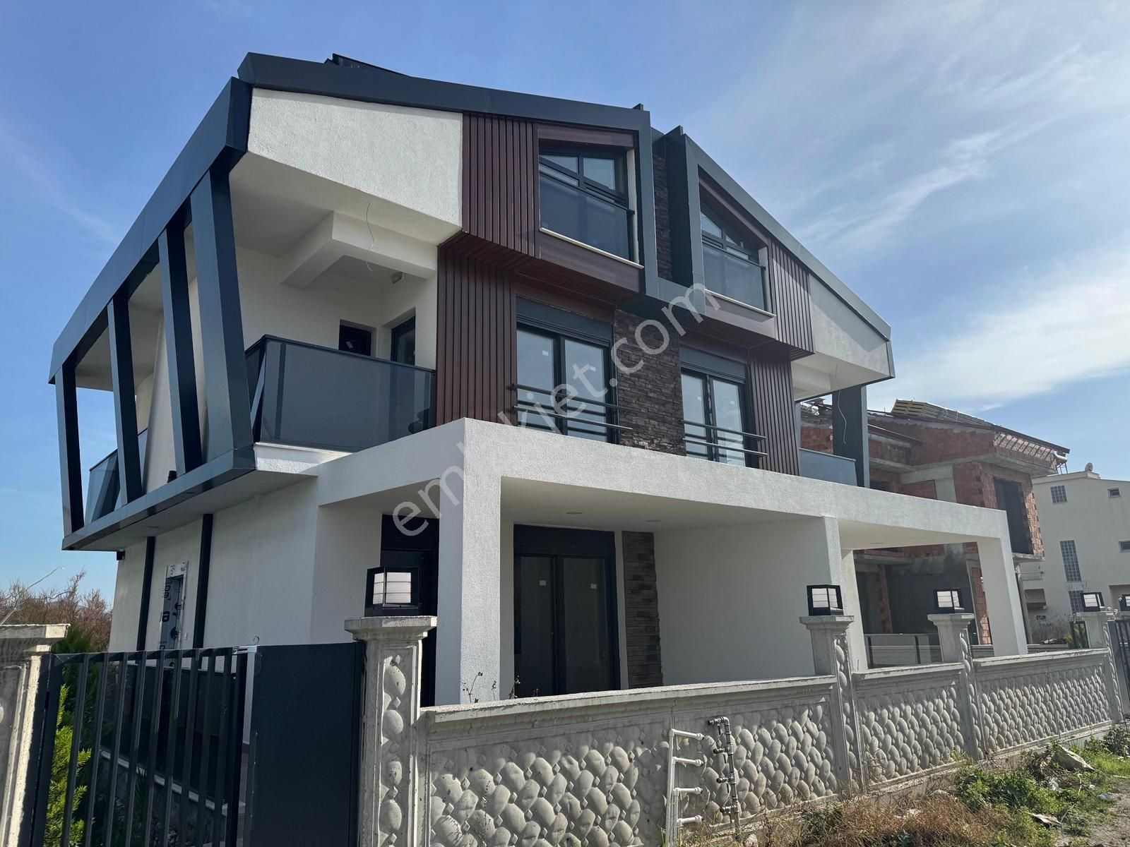 Dikili'de Özel Mimari, Geniş Yüksek Tavanlı Lüks Akıllı Villa