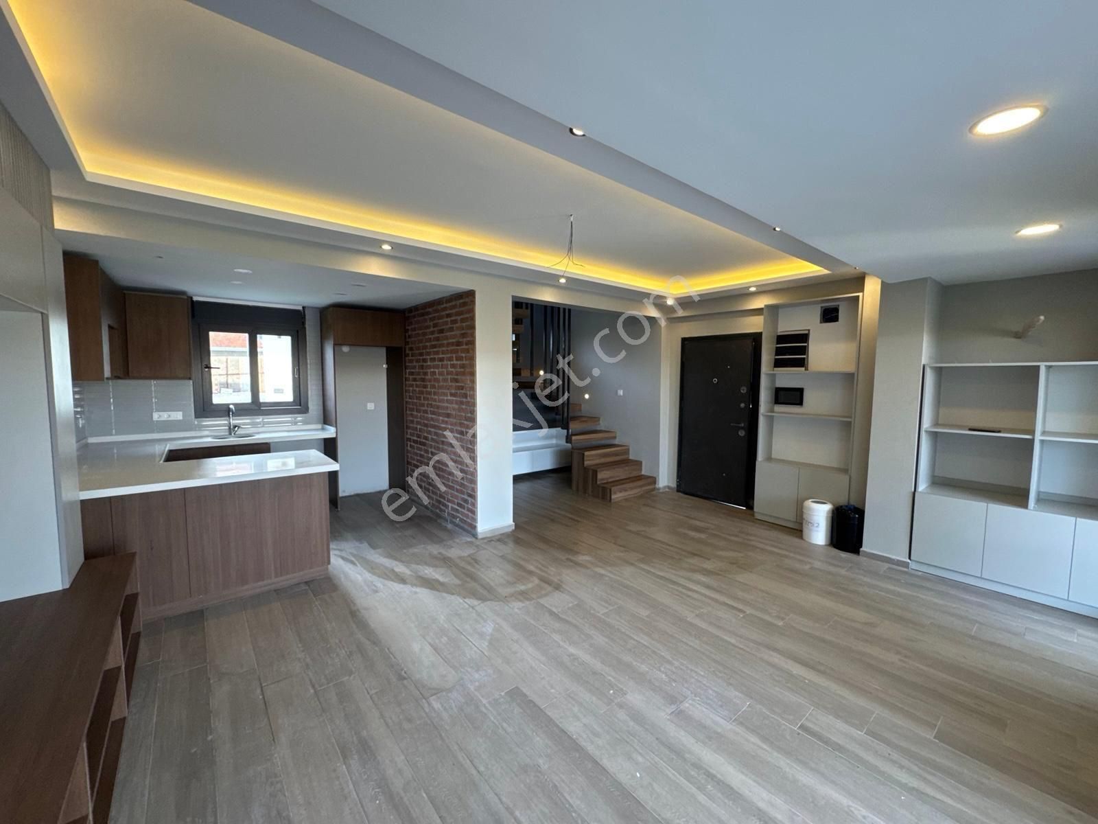 Dikili'de Özel Mimari, Geniş Yüksek Tavanlı Lüks Akıllı Villa - Görsel 6