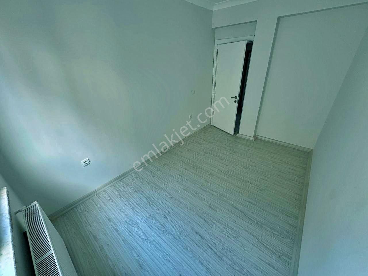Uytundan Kadıköyde Doğalgazlı Kapalı Otoparklı 2+1 Satılık Daire - Görsel 5