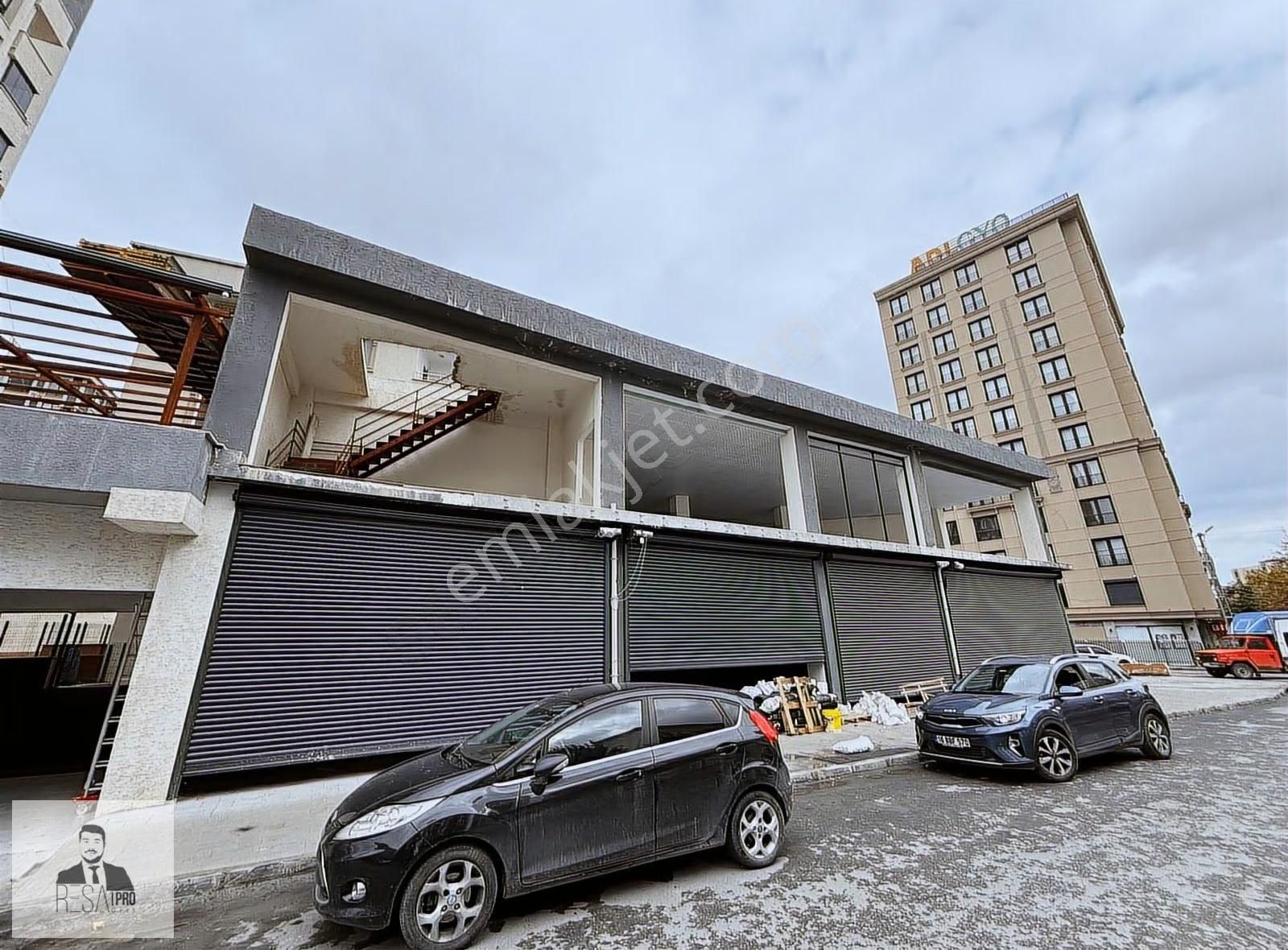 *resa Pro*venezia Yakın 3.300m² Dükkan/depo/antrepo Kiralık Bina