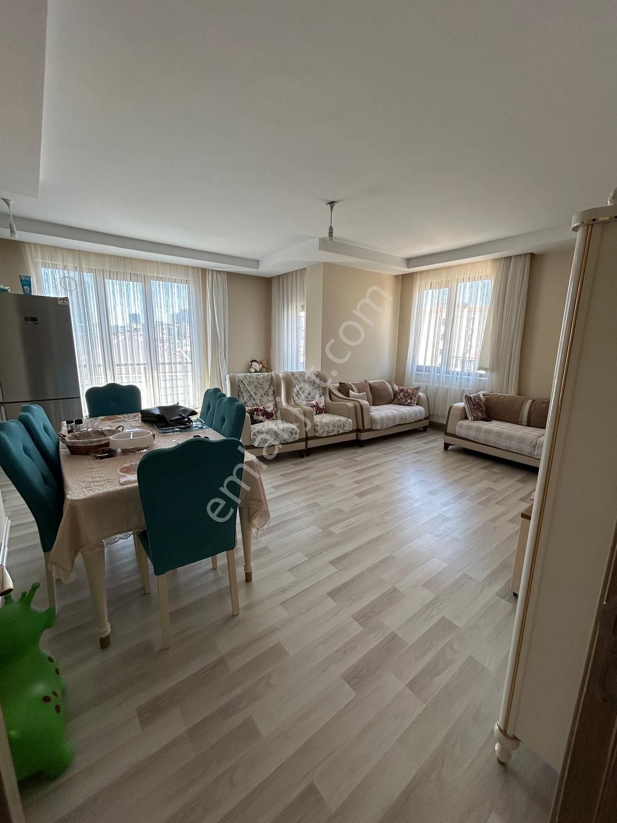 Mertcan Dan Adnan Kahveci Metroya Yürüme 2,5+1 Amerikan Mutfaklı Arakat