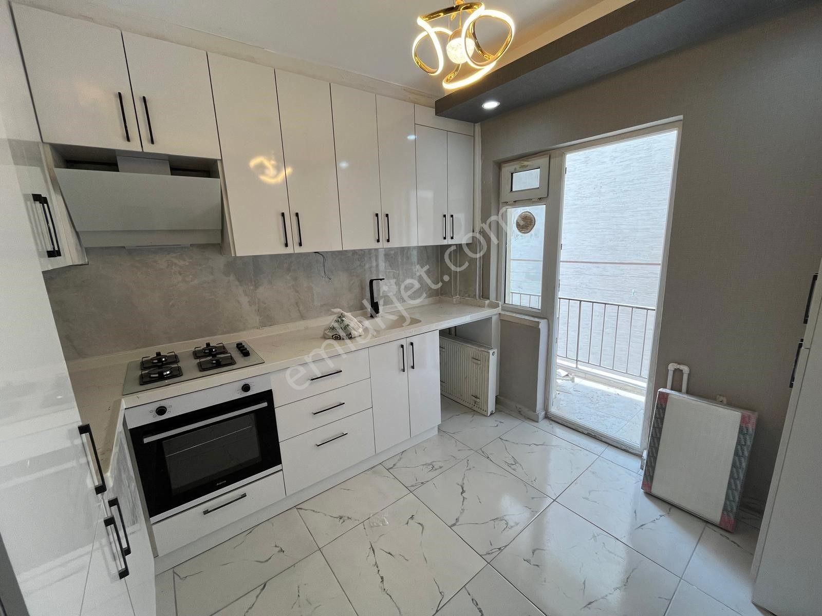 Plevne Mah Şık Tasarım Modern Yapı Geniş M2 Ara Kat 3+1 Daire - Görsel 3