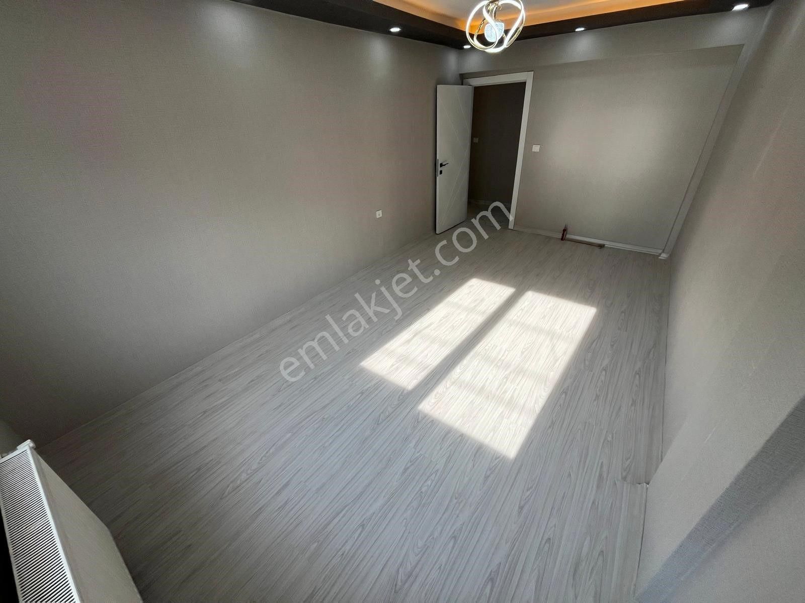 Plevne Mah Şık Tasarım Modern Yapı Geniş M2 Ara Kat 3+1 Daire - Görsel 17