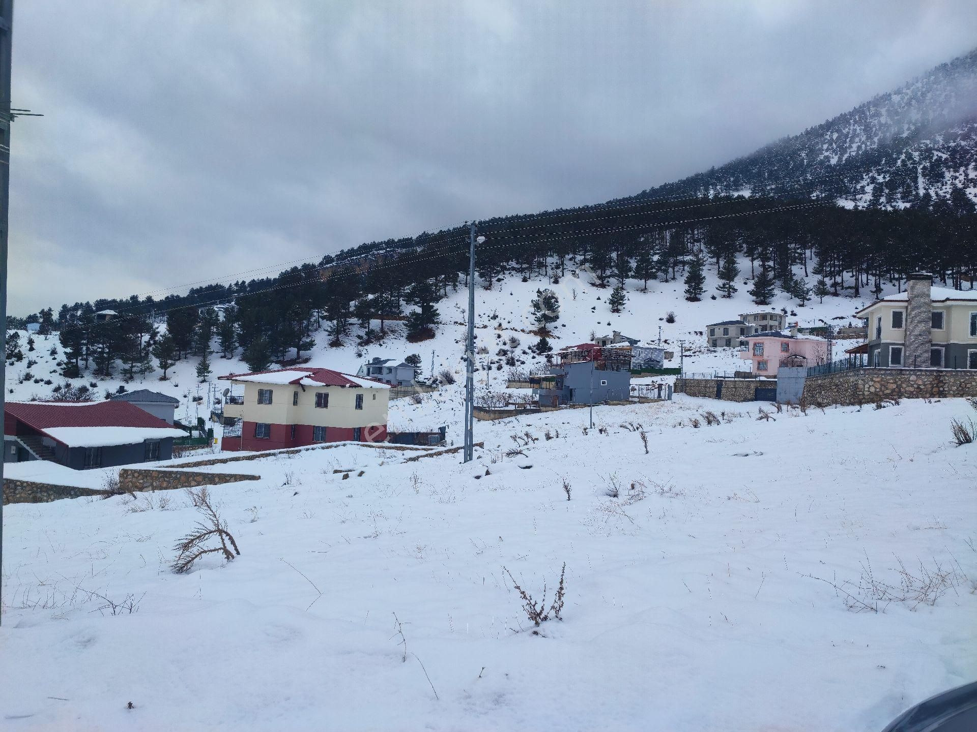 Pozantı Kar Emlak Tan Yeni Konacık Bozkırlı Mevkiinde Yaylalık 400 M2 Satılık Arsa