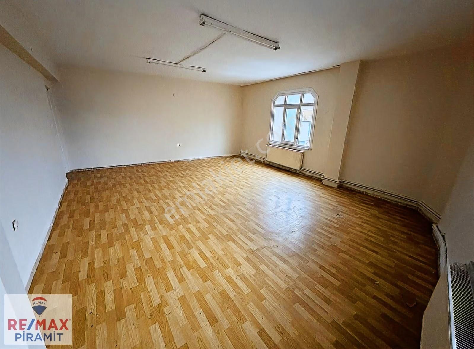 Bulgurlu Caddesinde 7 Odalı Metroya Yakın Ofis Katı - Görsel 2