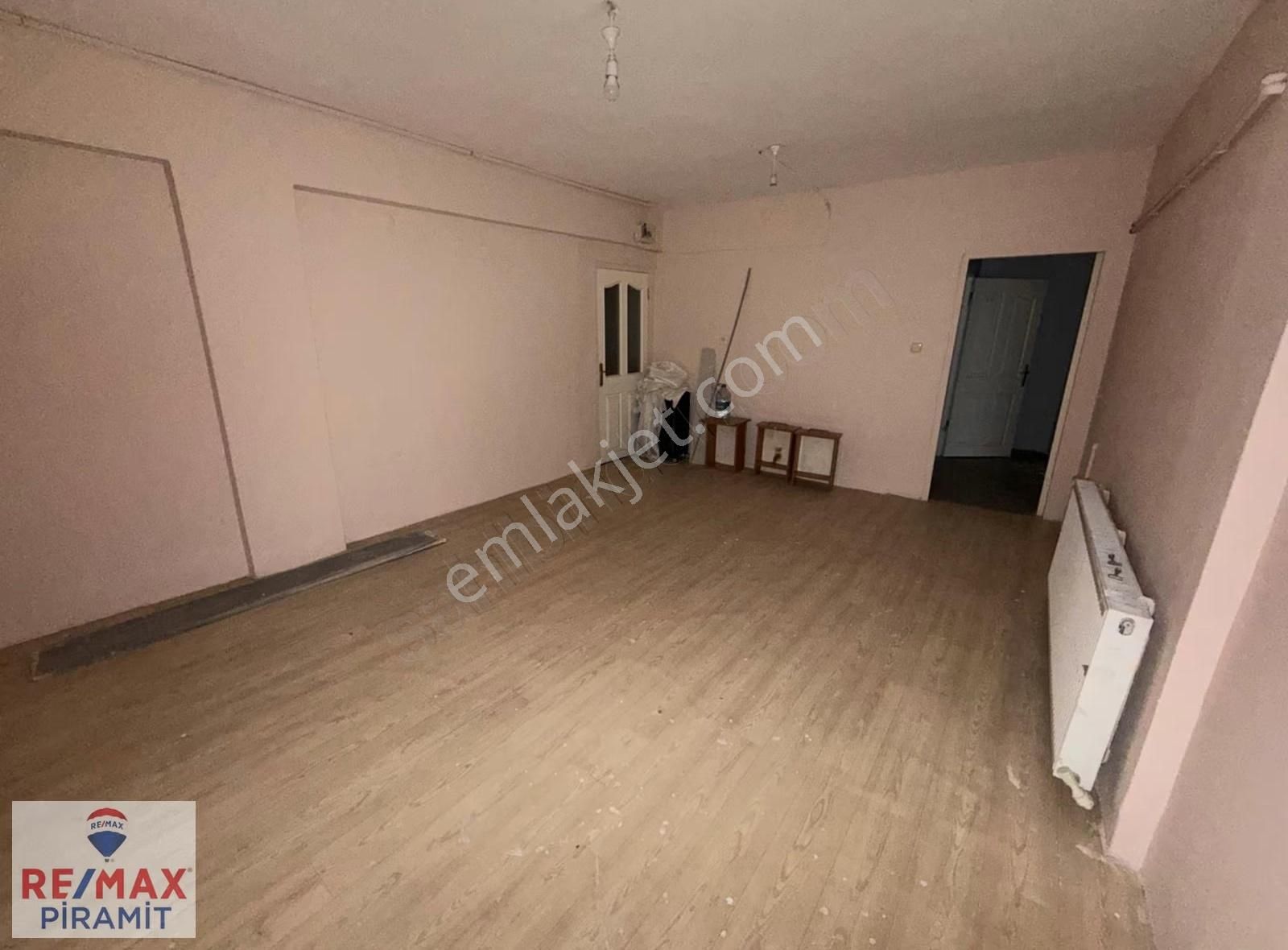 Bulgurlu Caddesinde 7 Odalı Metroya Yakın Ofis Katı - Görsel 8