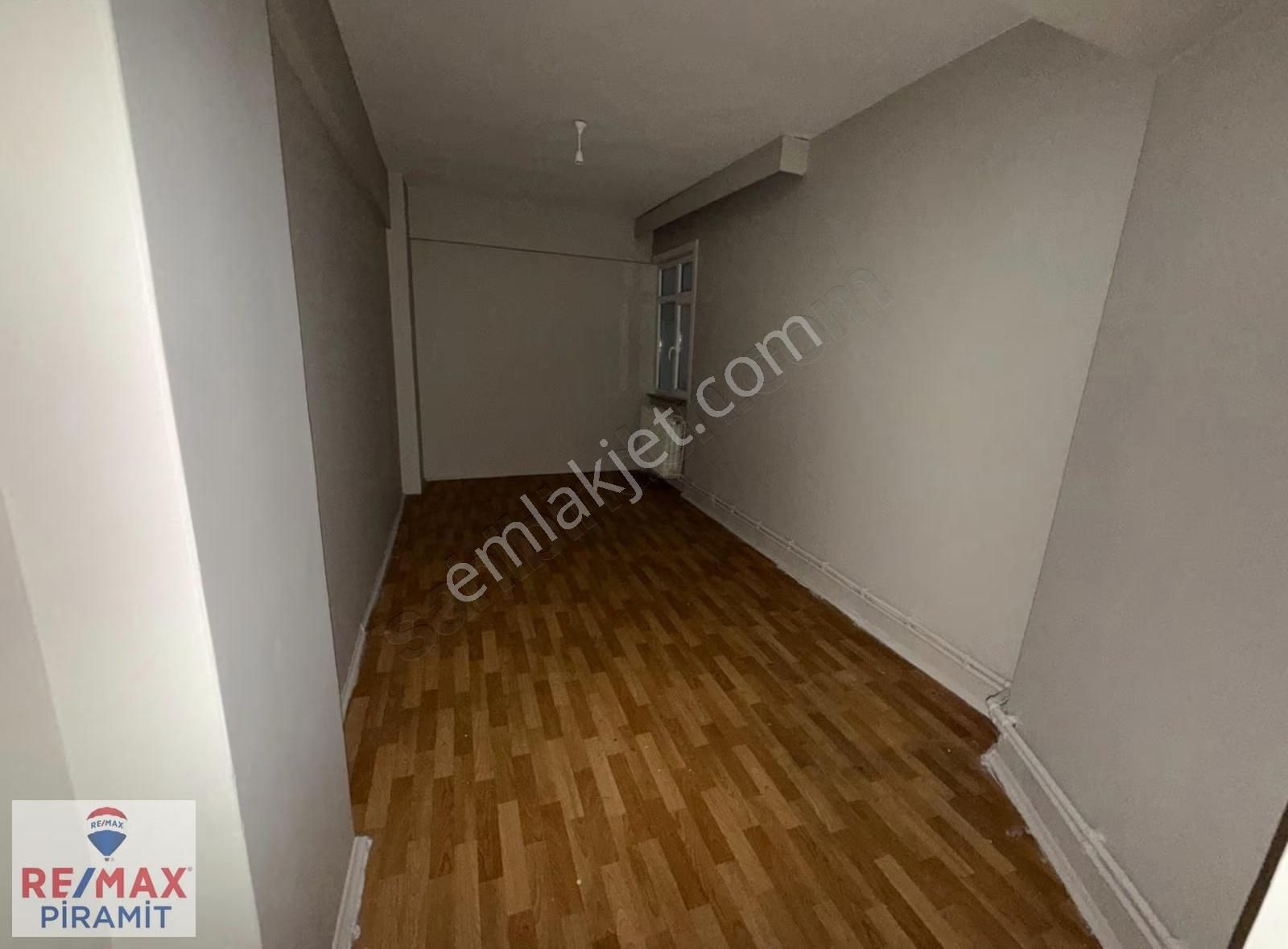 Bulgurlu Caddesinde 7 Odalı Metroya Yakın Ofis Katı - Görsel 14