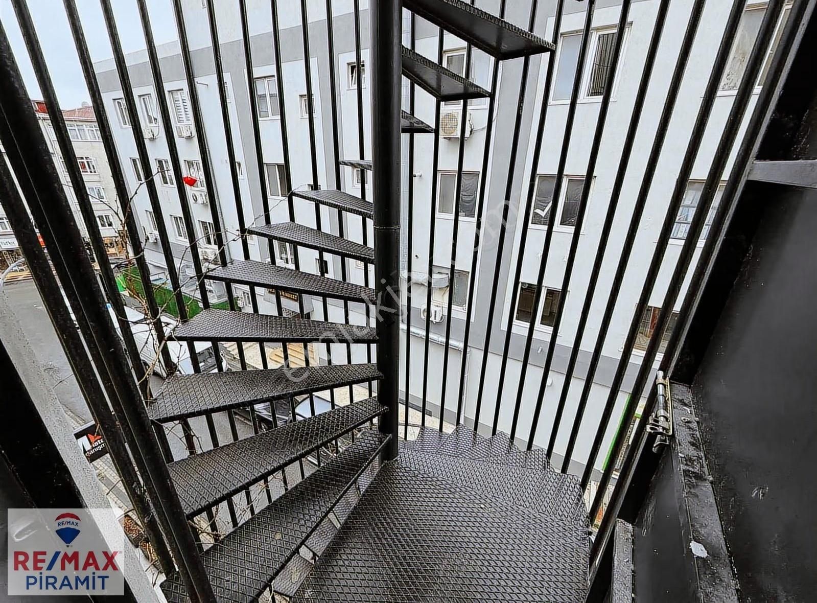 Bulgurlu Caddesinde 7 Odalı Metroya Yakın Ofis Katı - Görsel 12