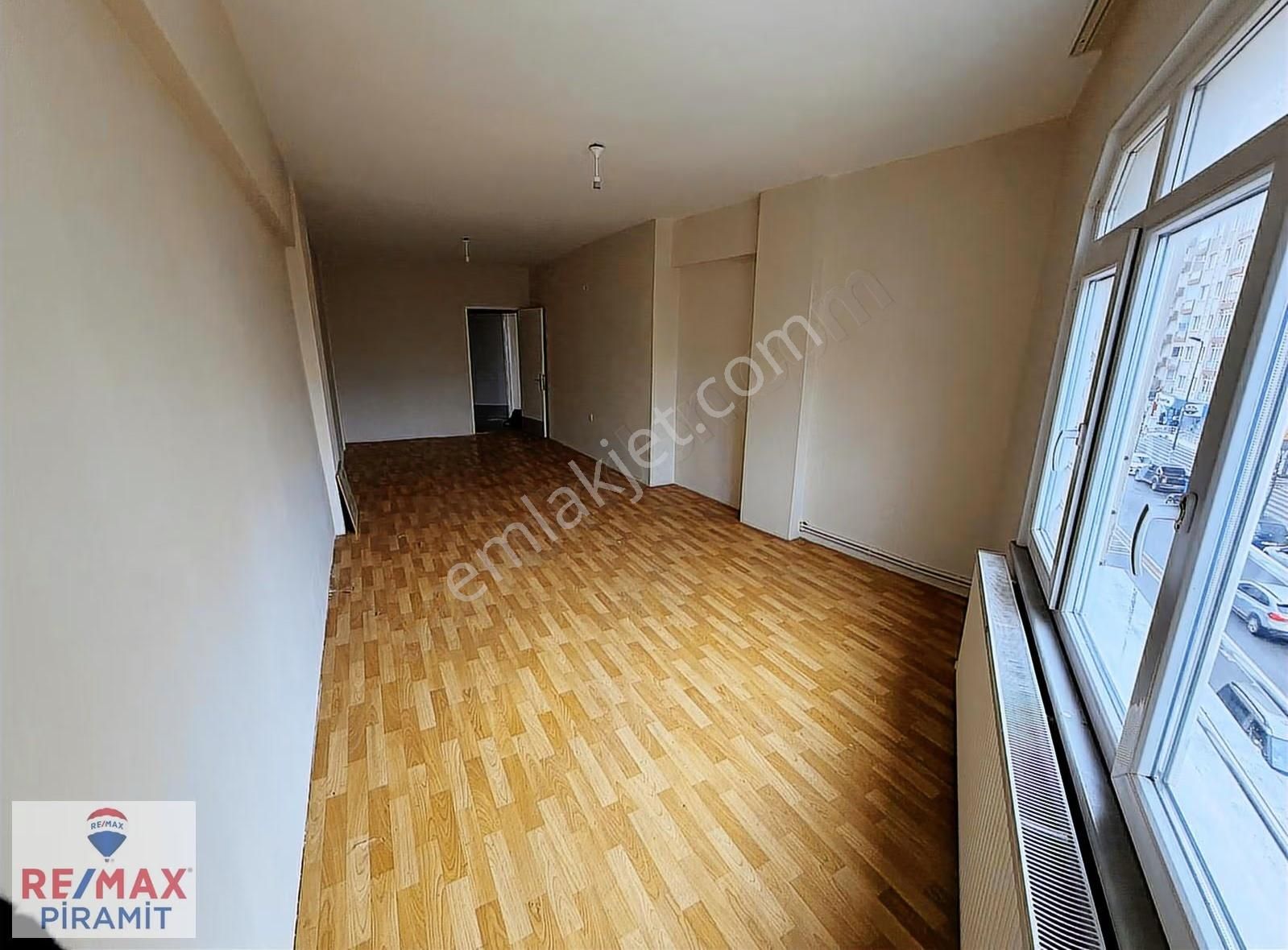 Bulgurlu Caddesinde 7 Odalı Metroya Yakın Ofis Katı - Görsel 17