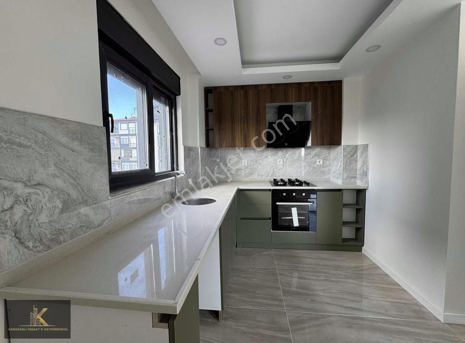 Döşemealtı Yeniköyde Site İçerisinde 1+1 Sıfır Satılık Daire