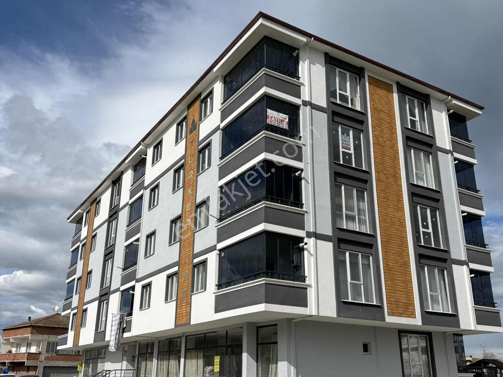 Yağmur Emlak'tan Tekkeköyde Satılık Köşe 2+0 Lüks Daire