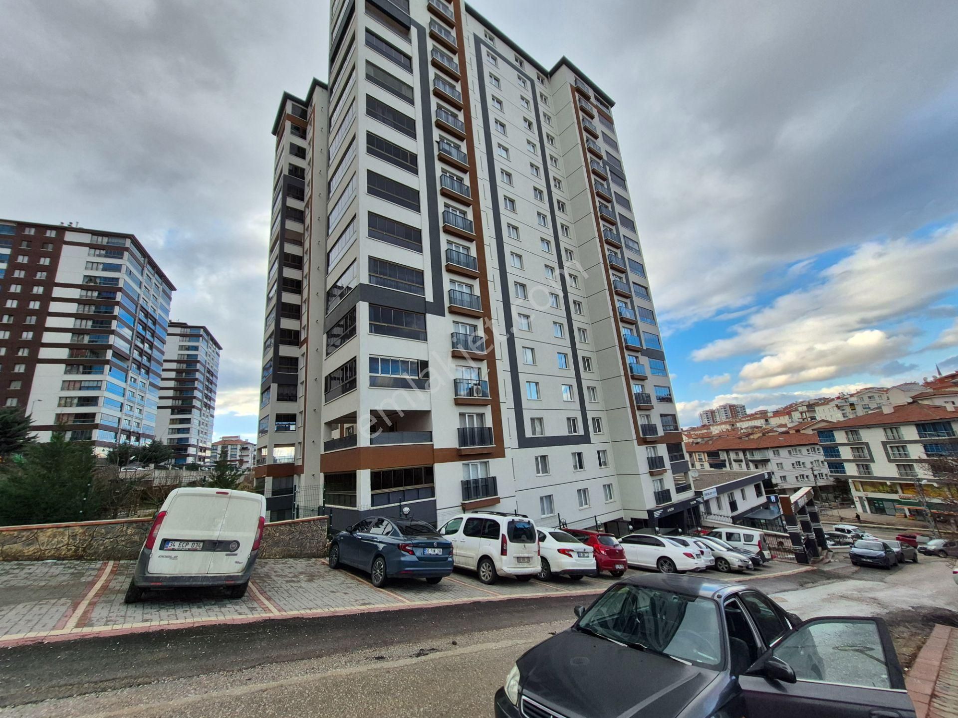 Cadde Üzerinde 150 M2 Ebeveyn Banyolu Ve Giyinme Odalı Daire - Görsel 30