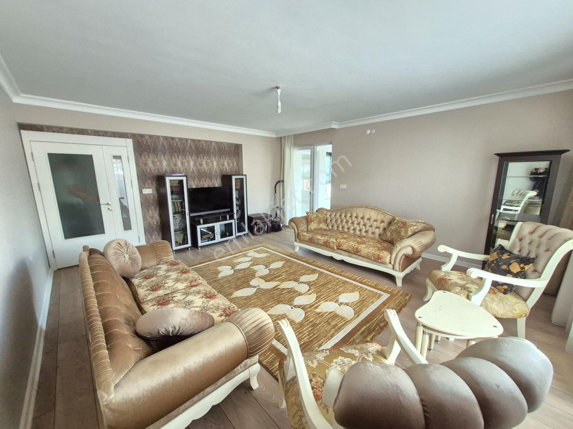 Cadde Üzerinde 150 M2 Ebeveyn Banyolu Ve Giyinme Odalı Daire - Görsel 7