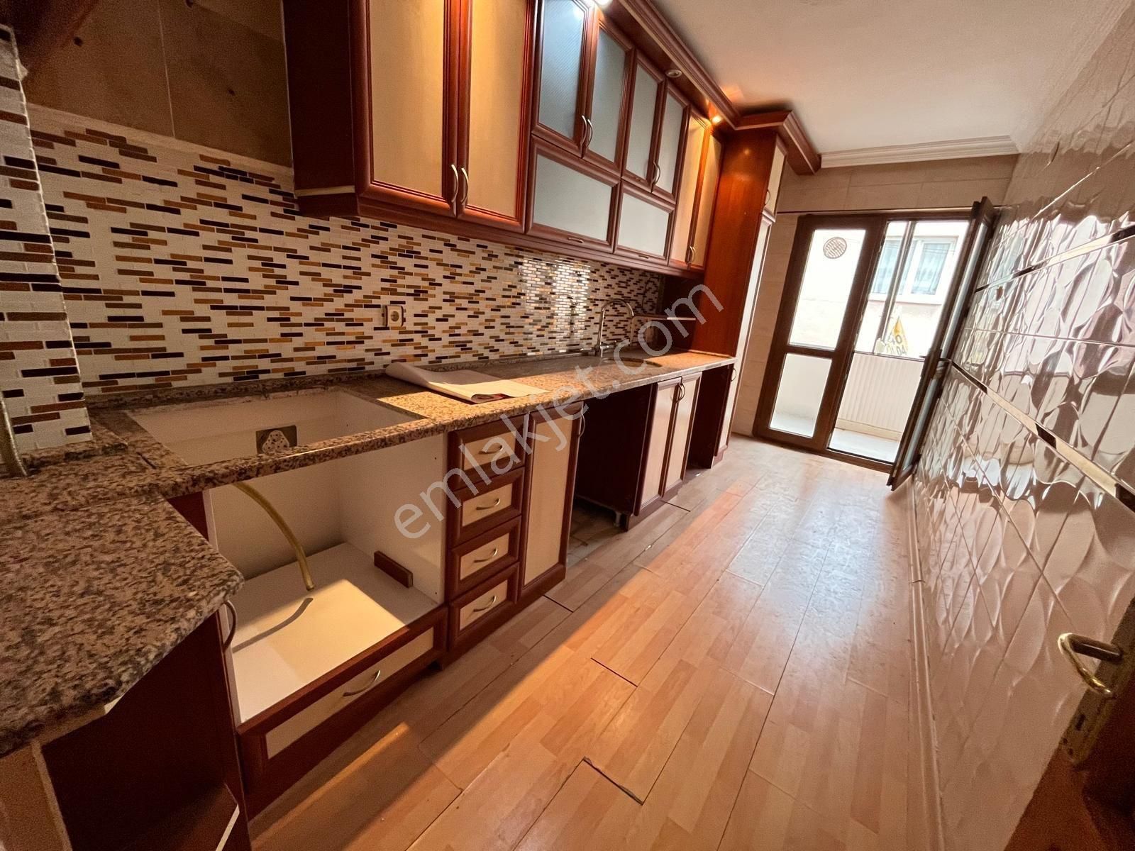 İnönü Cad. Ve Metro Durakları Yakını 3+1 Arakat Çift Cephe Doğalgazlı Çift Balkon - Görsel 13