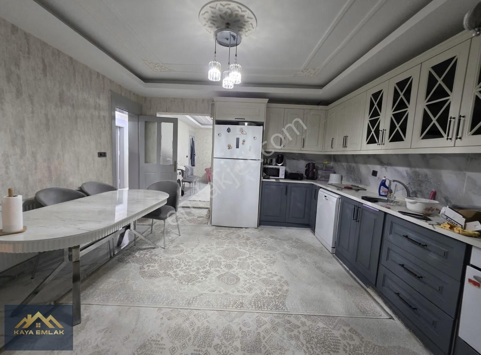 Yeşilevler Merkezi Konumda Ara Kat 4+1 Kattan Bölme Daire