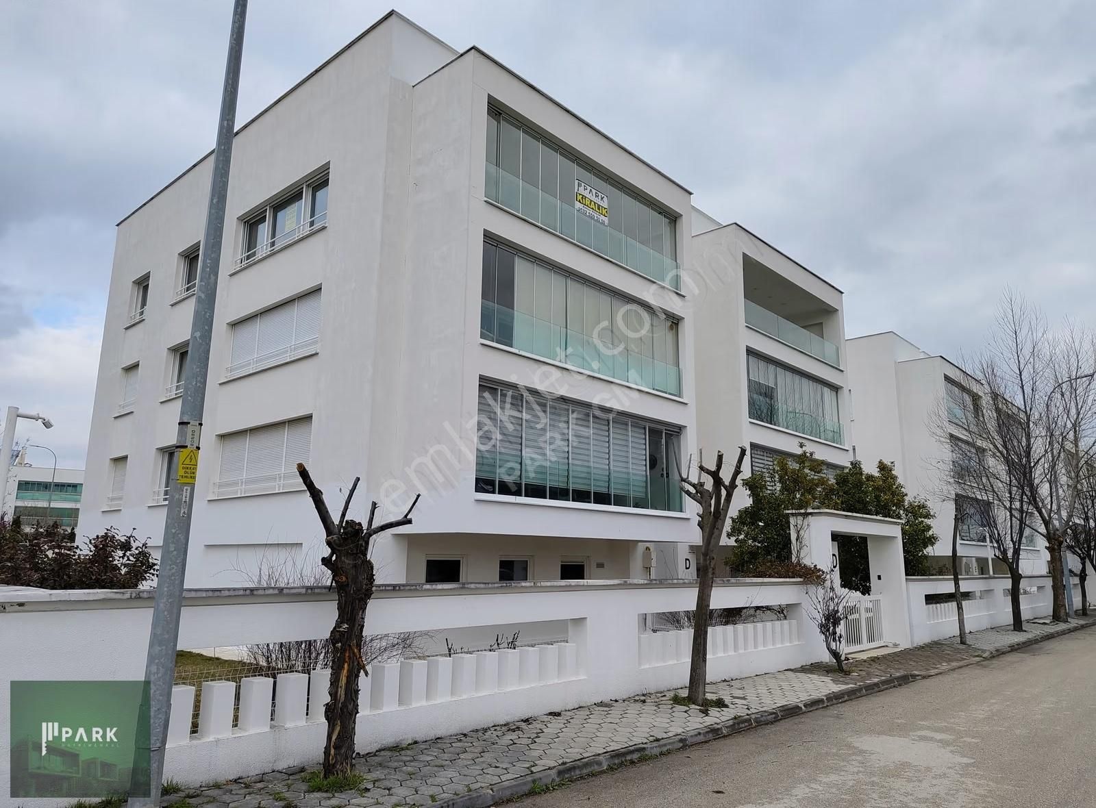 Park Gayrimenkul'den Batıkent İnci 2 Sitesinde Kiralık 3+1 Daire