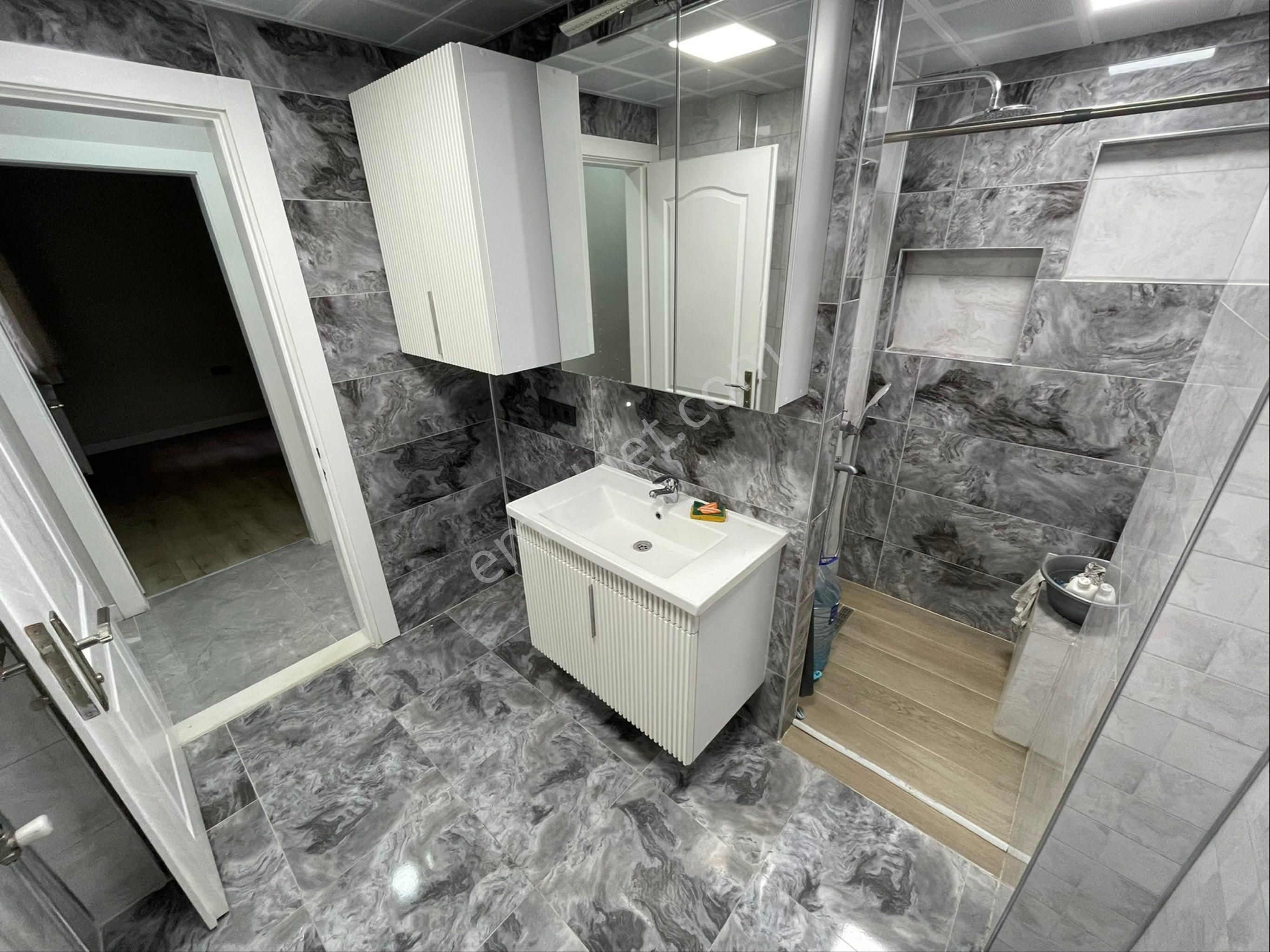 Rekreasyon Alanı Ve Metro Yakını Full Yapılı 3+1 Satılık Daire