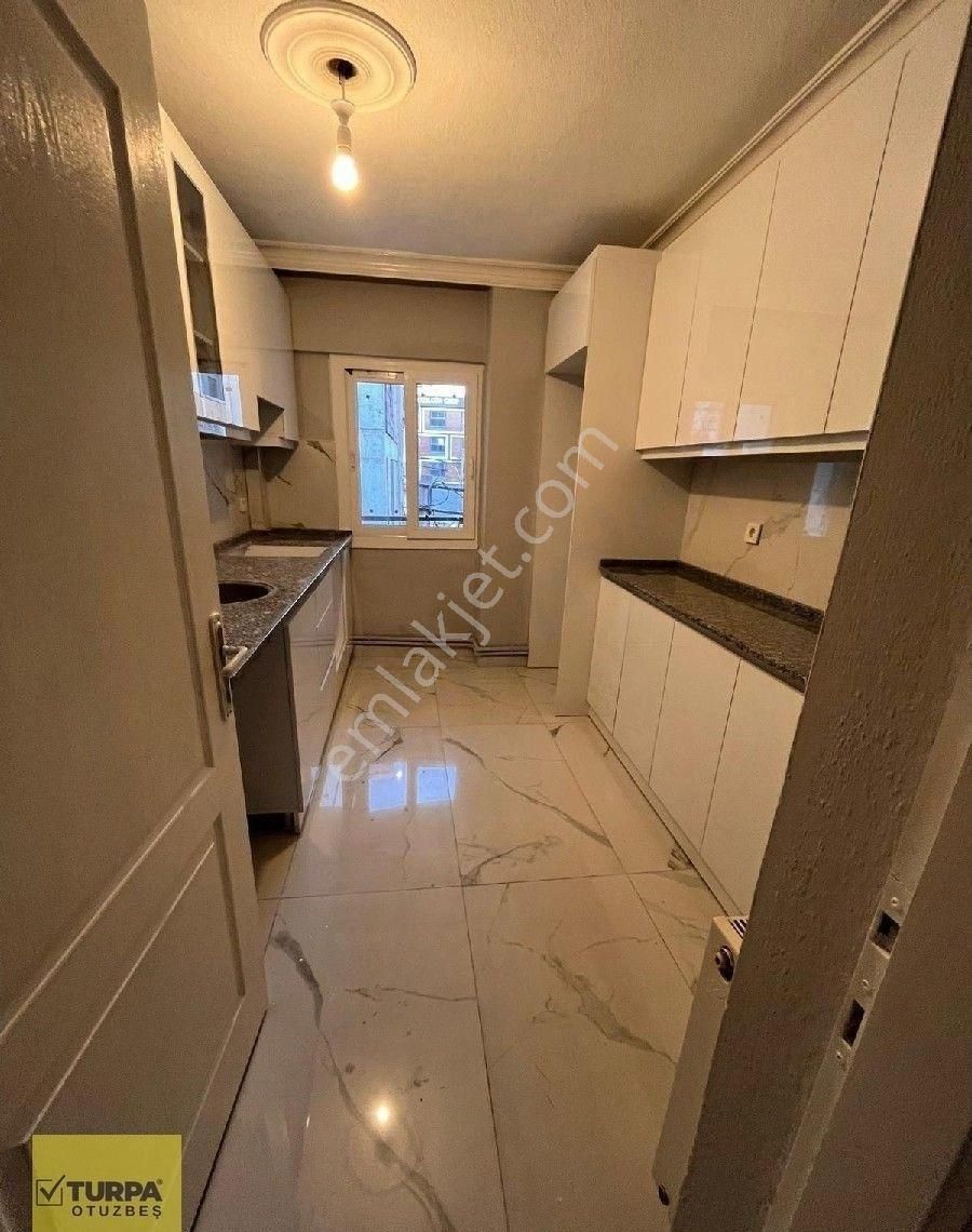 Turpa Otuzbeş'ten Bahar Mahallesinde Genç Binada 2+1 Kiralık - Görsel 2