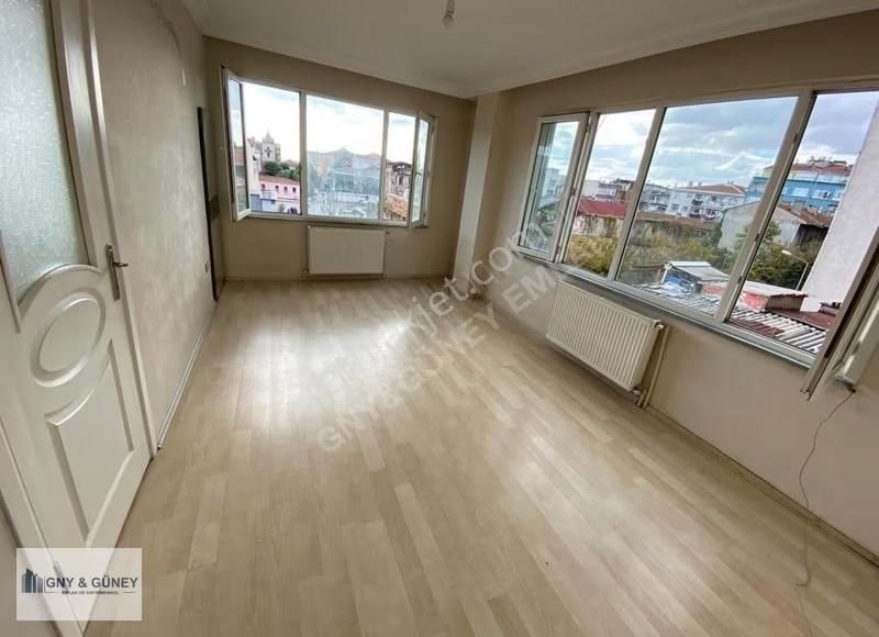 Güney Emlak'tan Türkeli Caddesin'de 4+1 2.kat 130 M2 Satılık