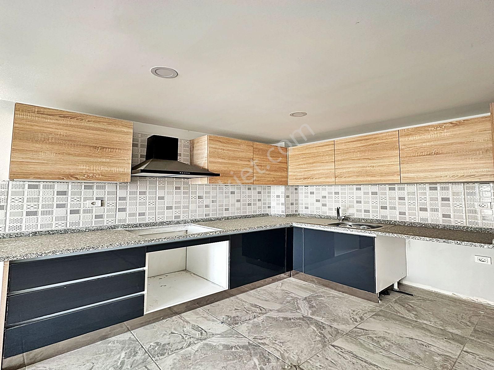 Merkezi Konumda Metrobüse Yakın 1+1 Site İçinde Lüks Daire !!! - Görsel 13