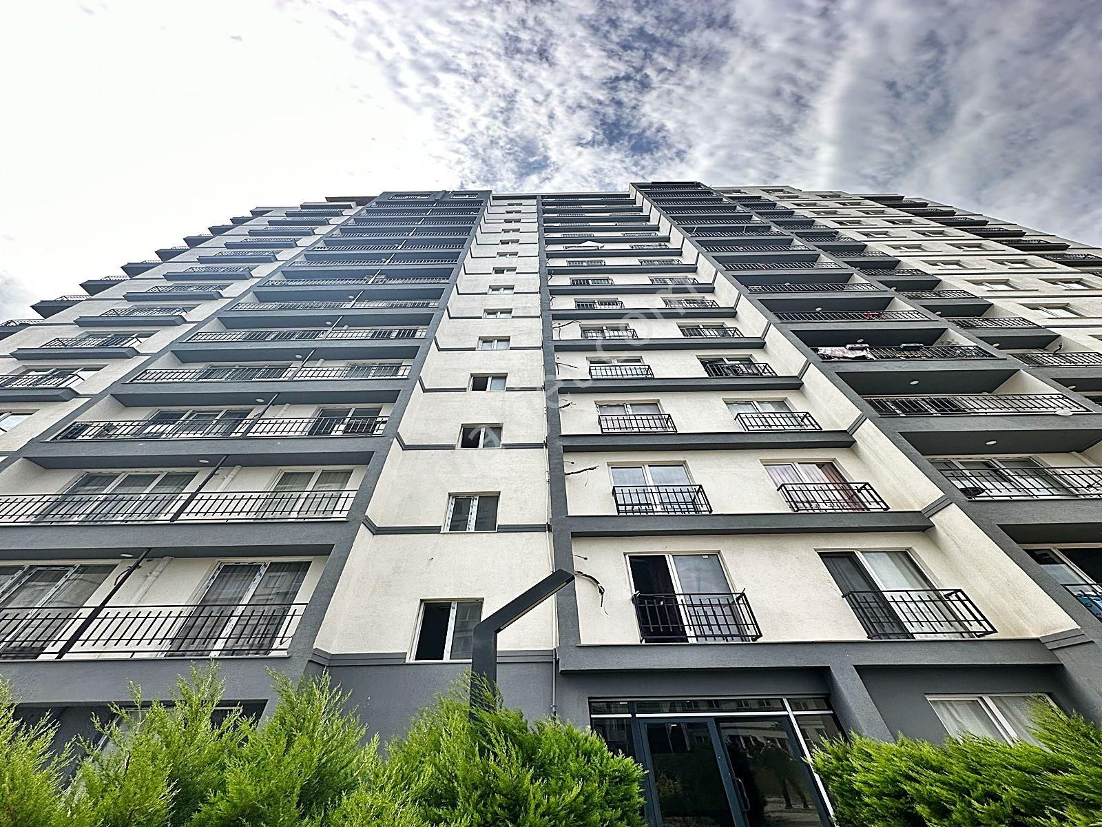 Merkezi Konumda Metrobüse Yakın 1+1 Site İçinde Lüks Daire !!! - Görsel 15