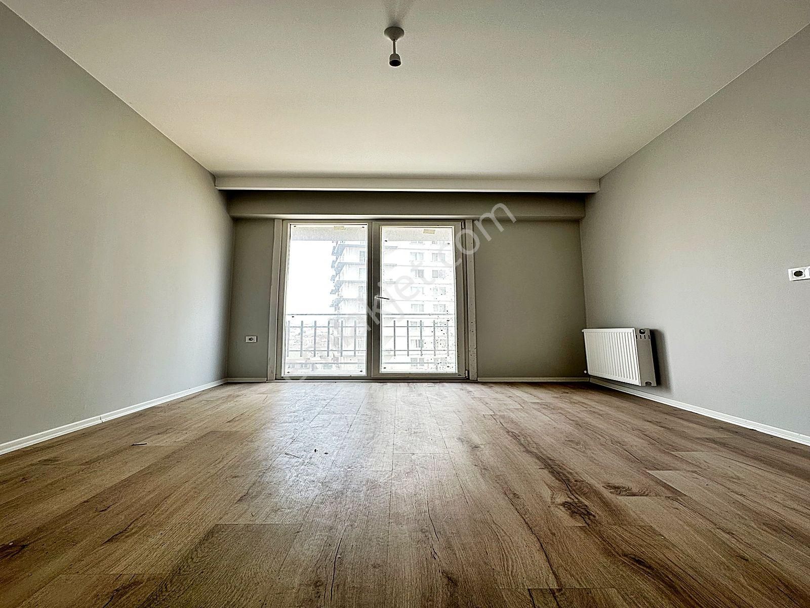 Merkezi Konumda Metrobüse Yakın 1+1 Site İçinde Lüks Daire !!! - Görsel 3