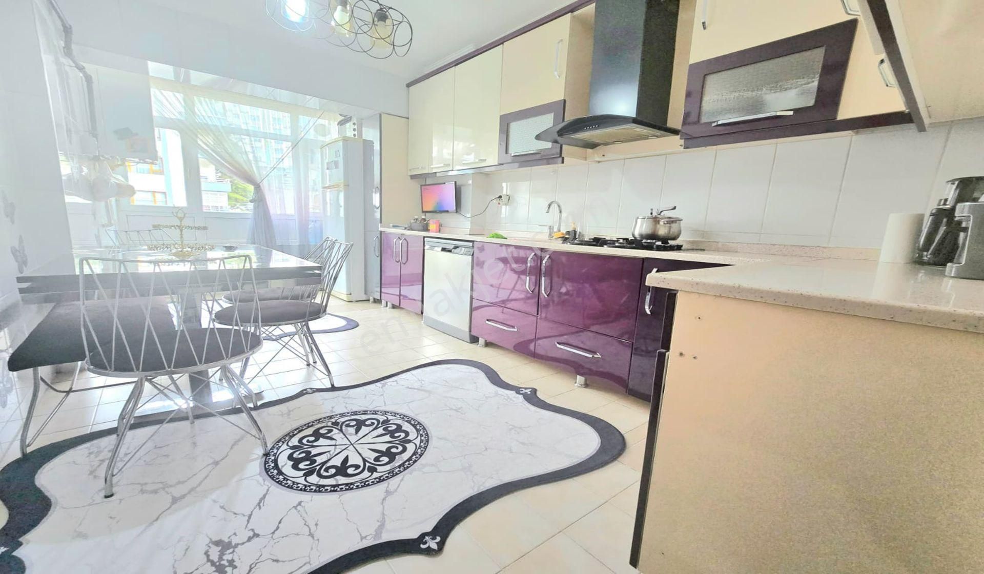 Kuşcağızda Cadde Üzerinde 3+1 Katta Masrafsız Yapılı - Görsel 2