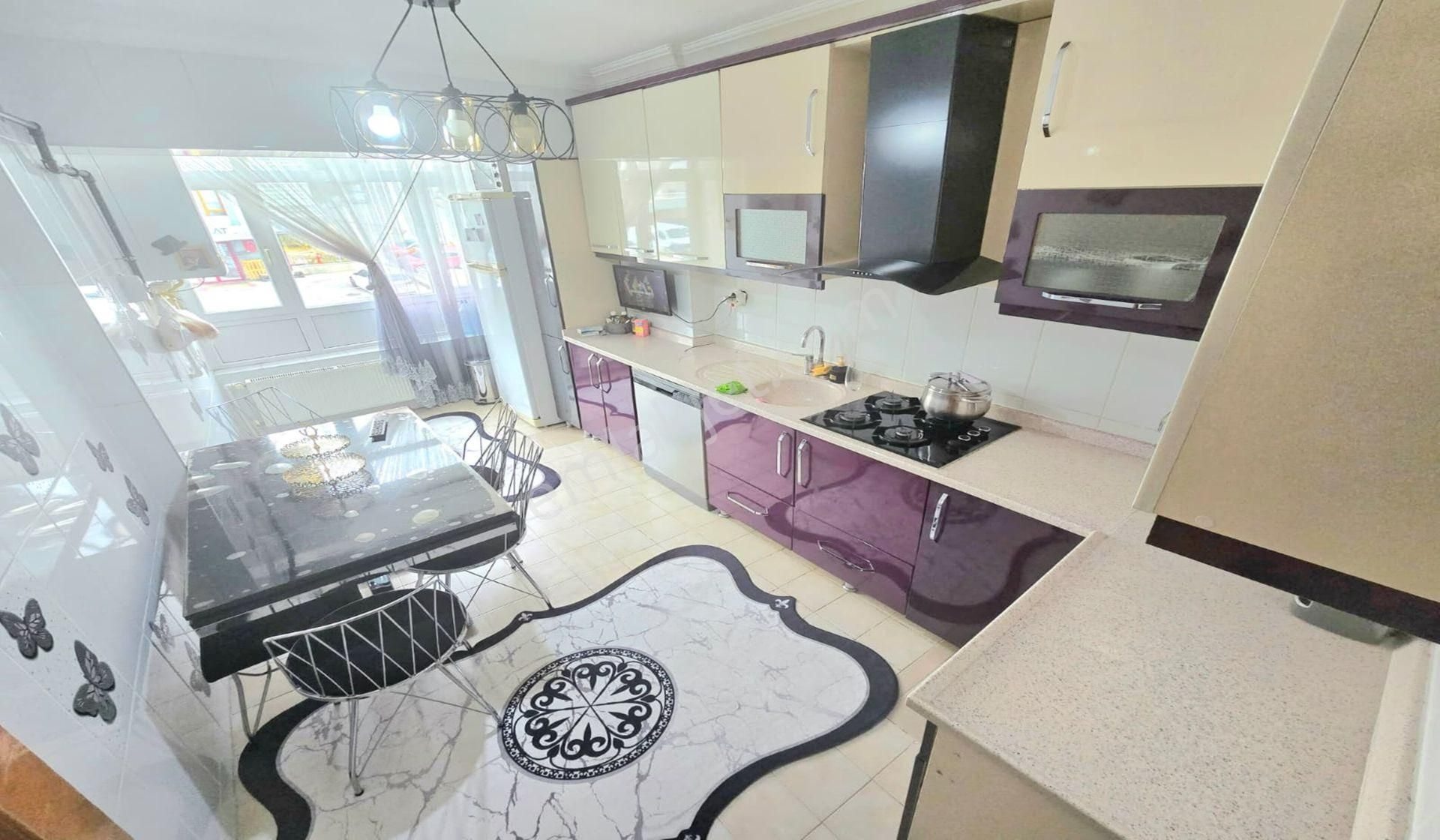 Kuşcağızda Cadde Üzerinde 3+1 Katta Masrafsız Yapılı