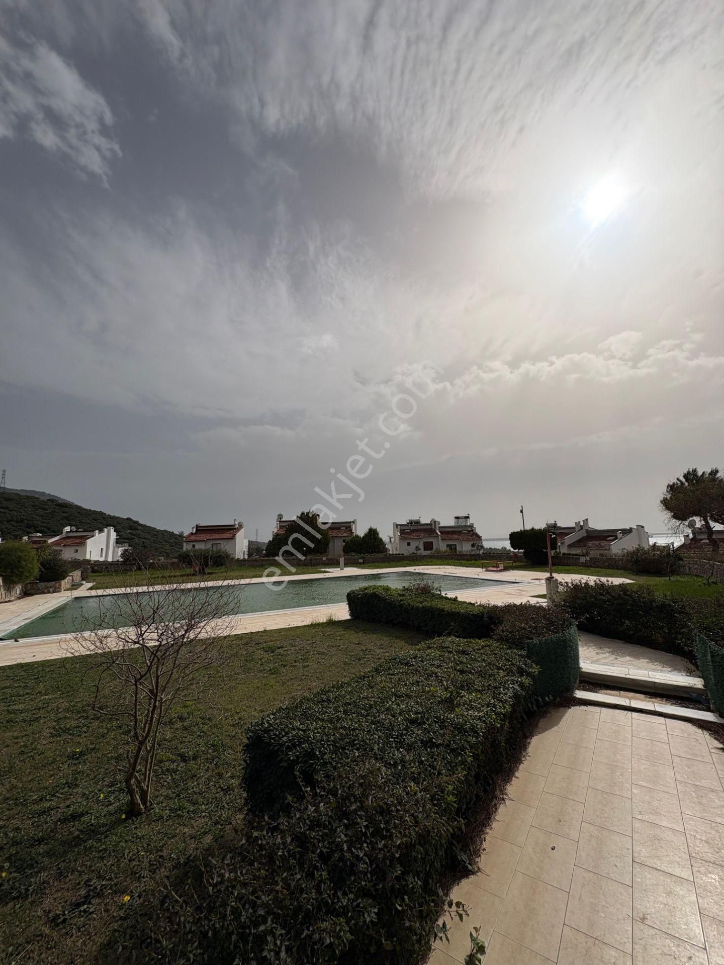 Rota Emlak'tan Gümüldürde Havuzlu Site İçinde Satılık 3+1 Villa - Görsel 31
