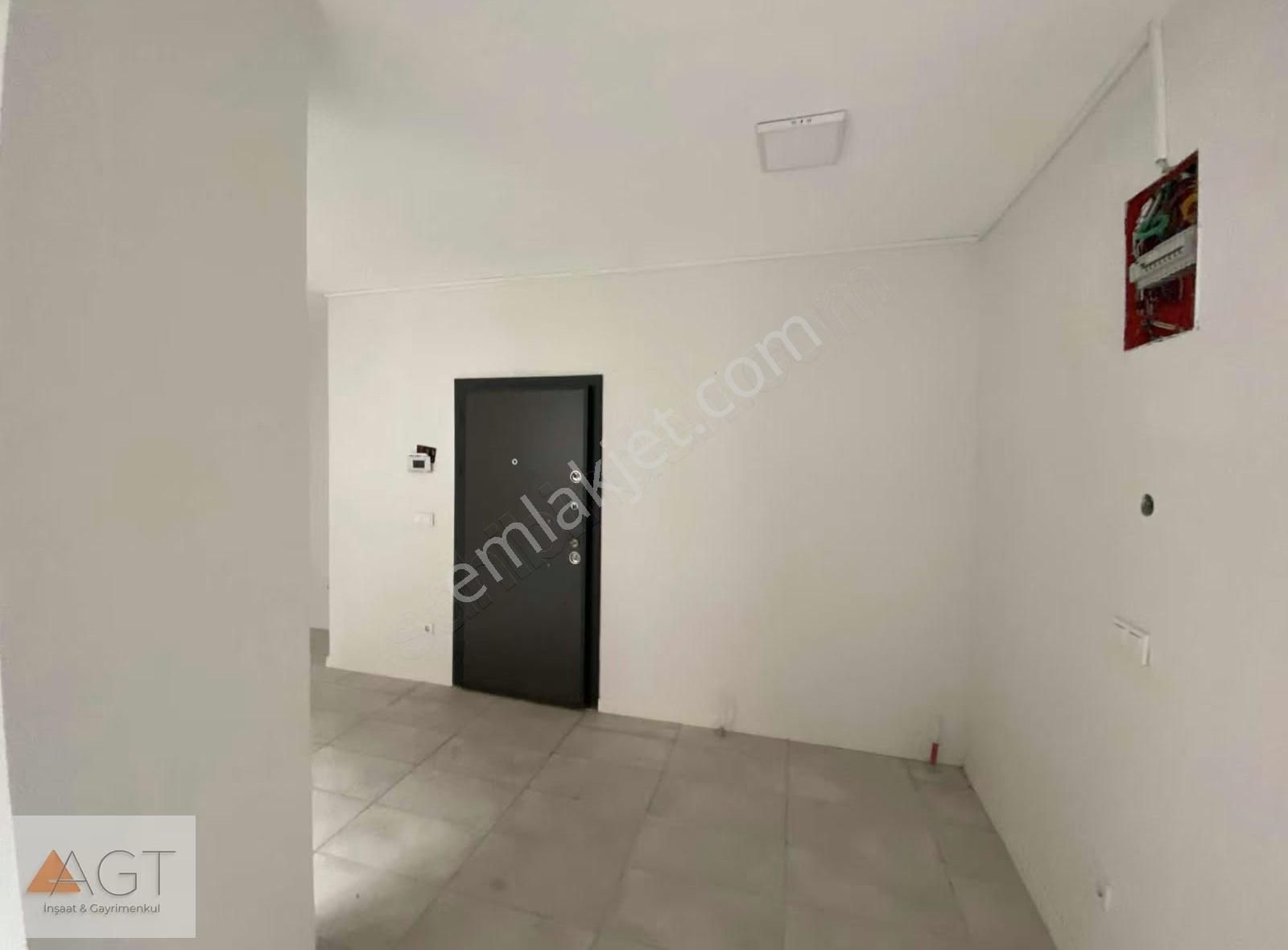 Agt'den Yamanevler Mah. 30m2 Cadde Üzeri Kiralık Ofis - Görsel 2