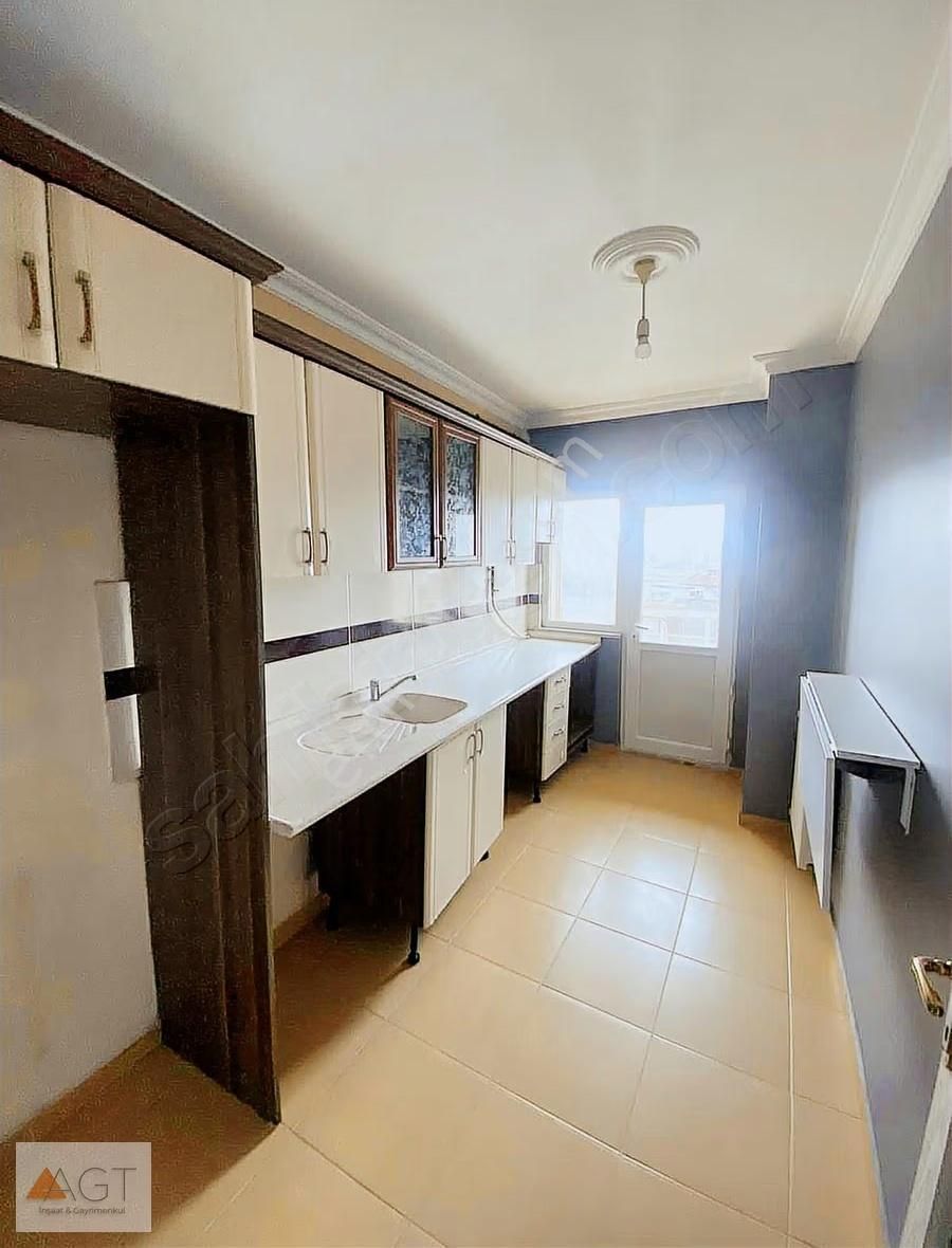 Agt'den Merve Mah. Cadde Üzeri 5.kat Boş 100m2 2+1 Satılık Konut